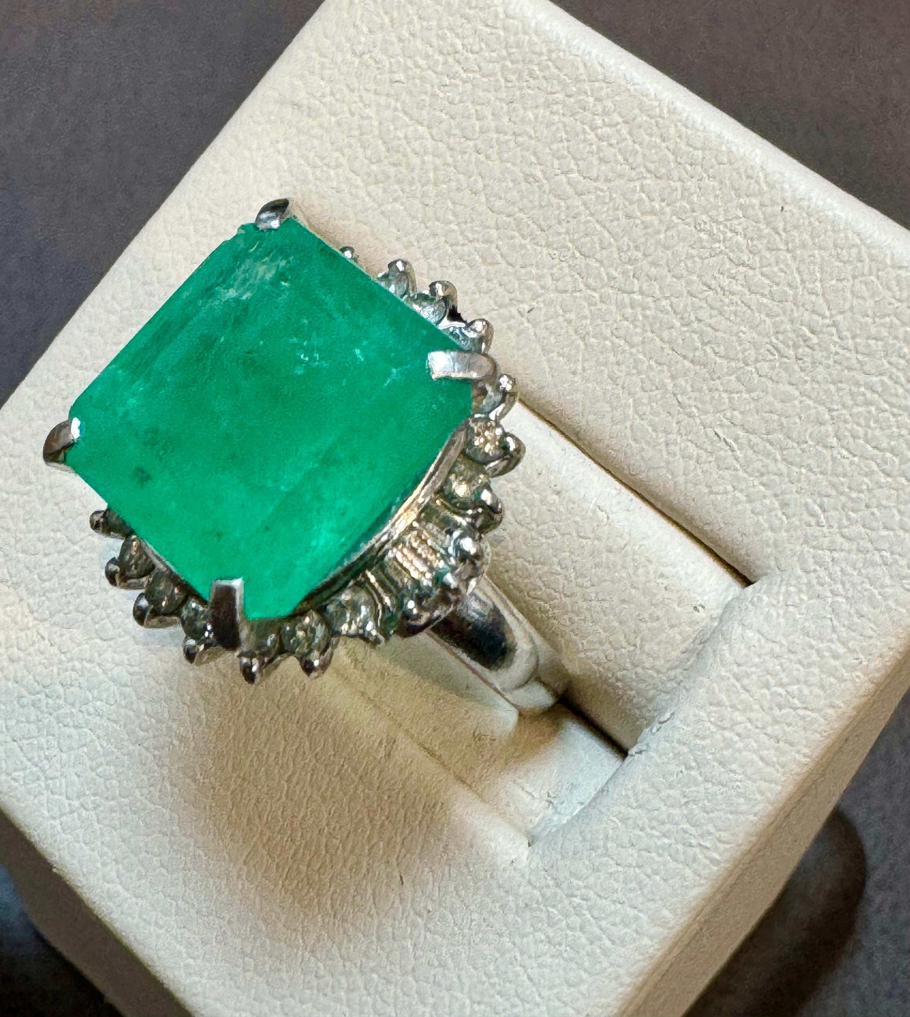 Women's 7.78 Carat Natural Square Emerald & 0.45 Ct Diamond Ring in Platinum, Size 4.5 For Sale