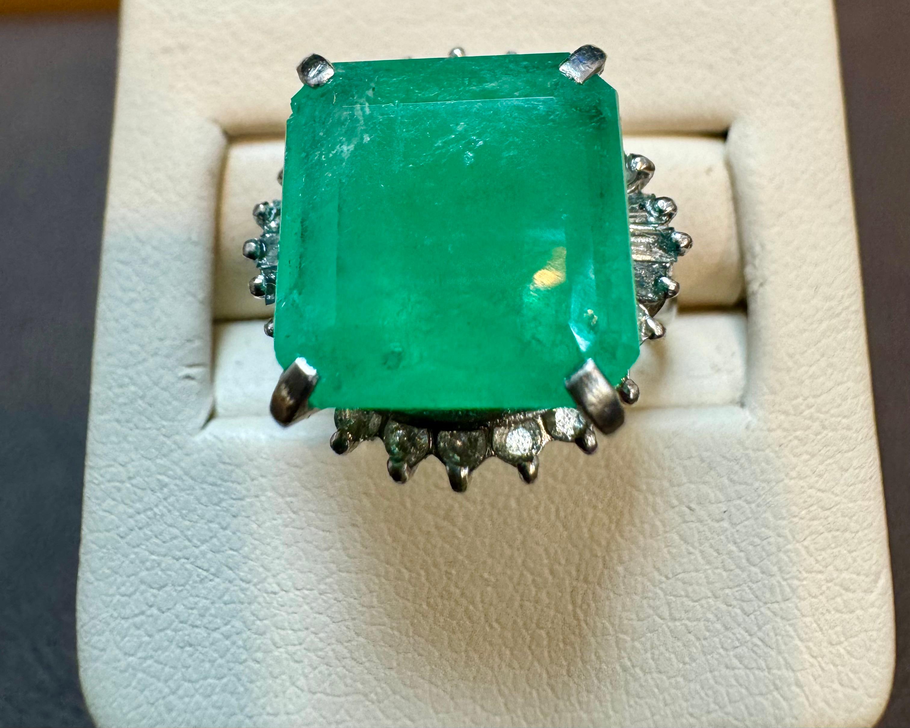 7.78 Carat Natural Square Emerald & 0.45 Ct Diamond Ring in Platinum, Size 4.5 For Sale 1