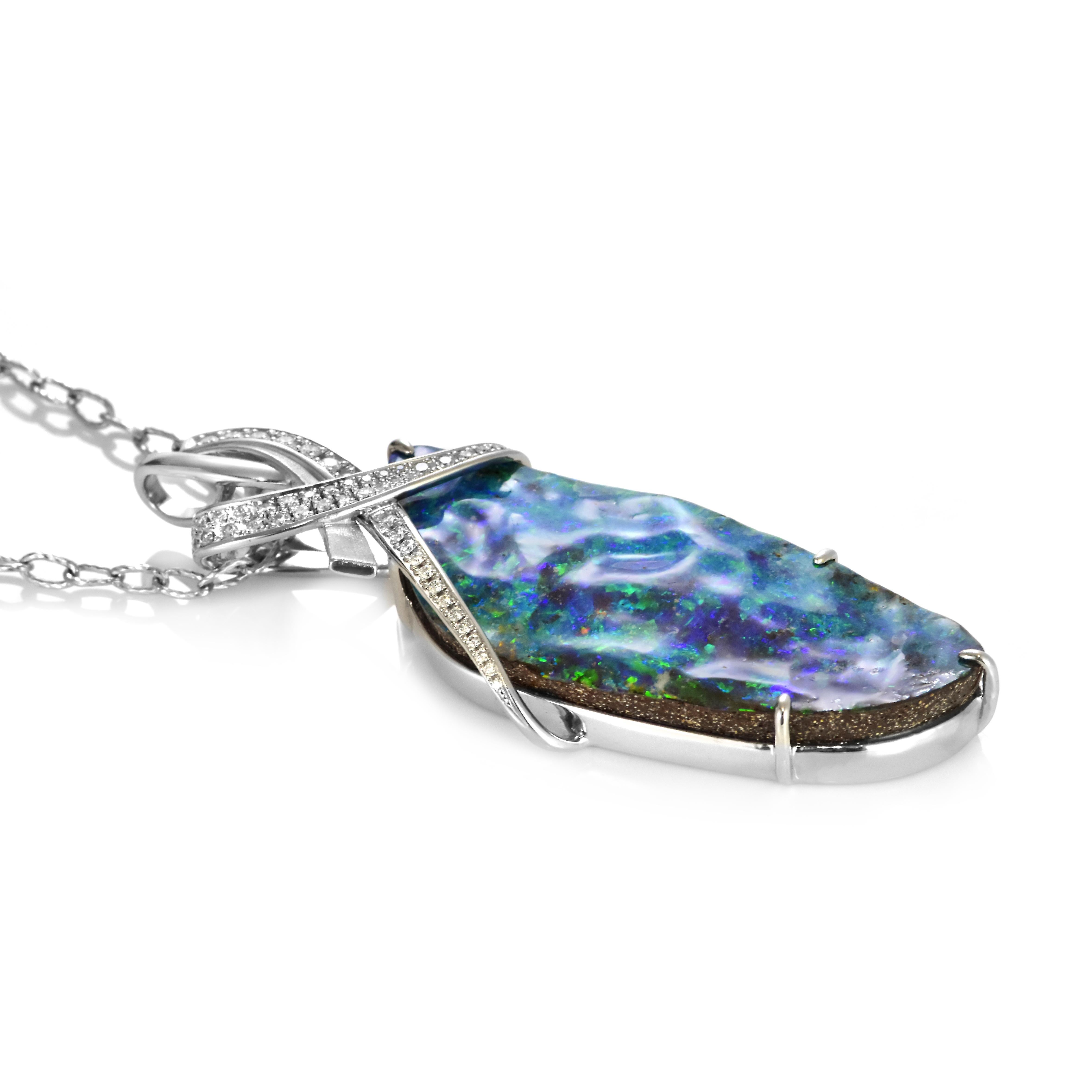 Pendentif en platine de 77.80 carats d'opale de Boulder australienne naturelle et de diamants en vente 1