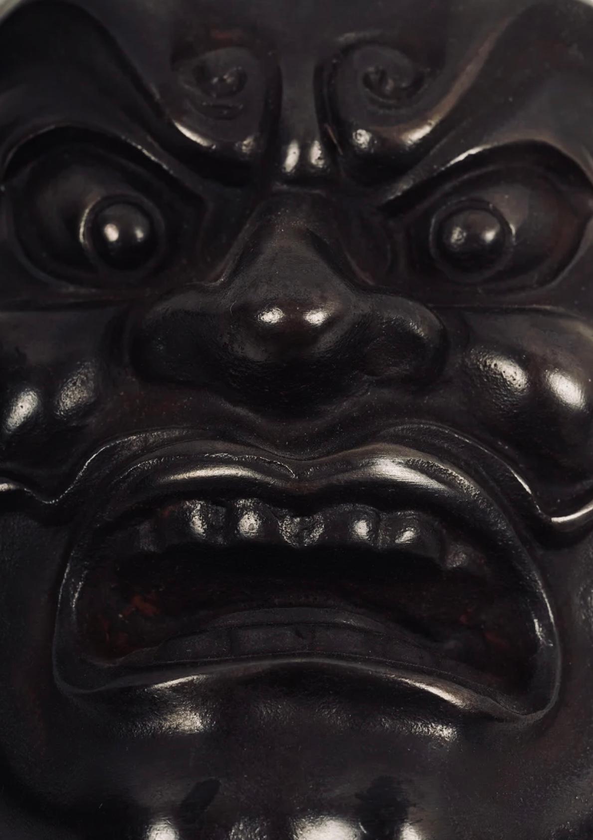 Japanische Nio-Maske aus Bronze, signiert (Volkskunst) im Angebot