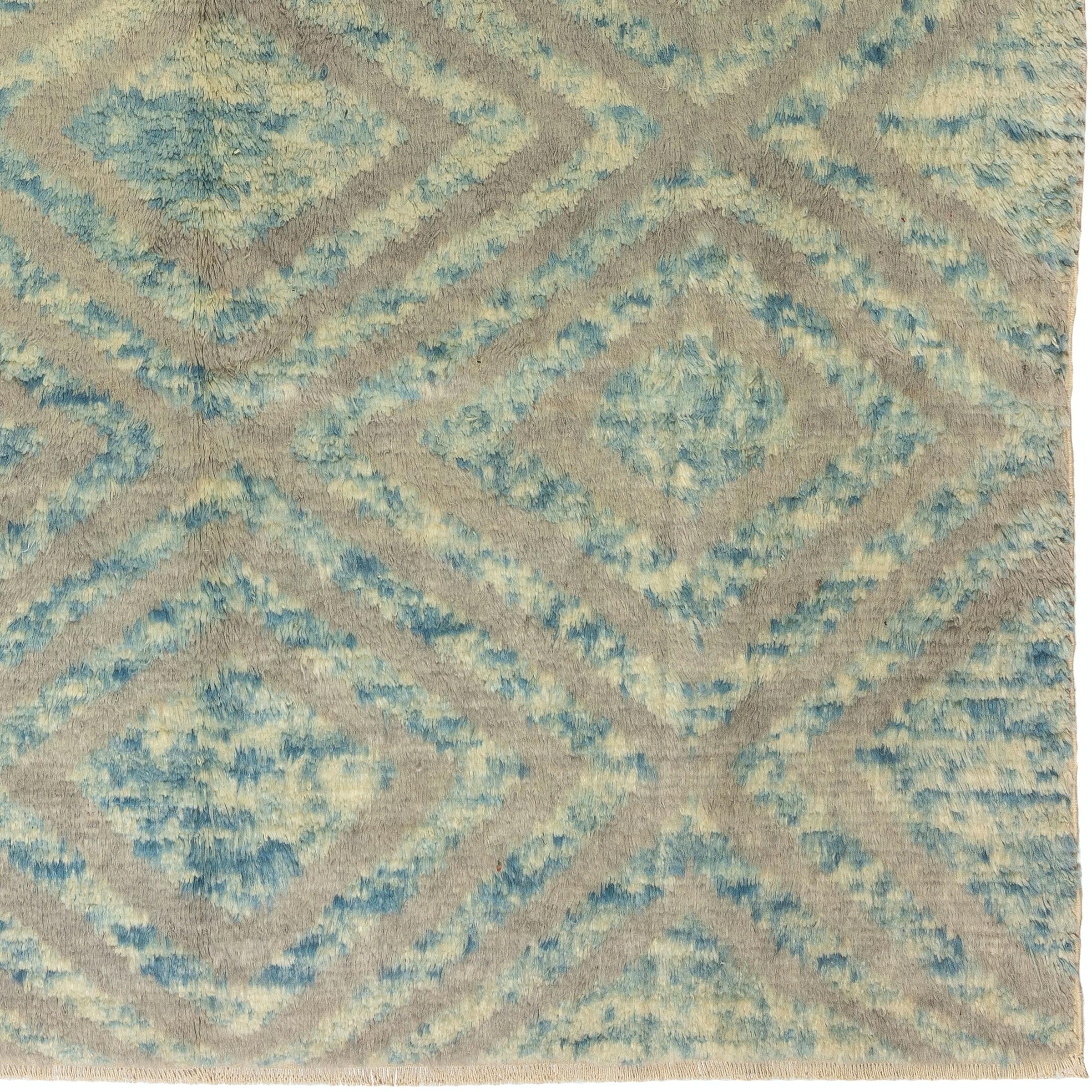 7.7x10.2 Ft maßgefertigter handgeknüpfter Teppich „Tulu“ in Blau, Grau & Beige, 100 % Wolle (Türkisch) im Angebot