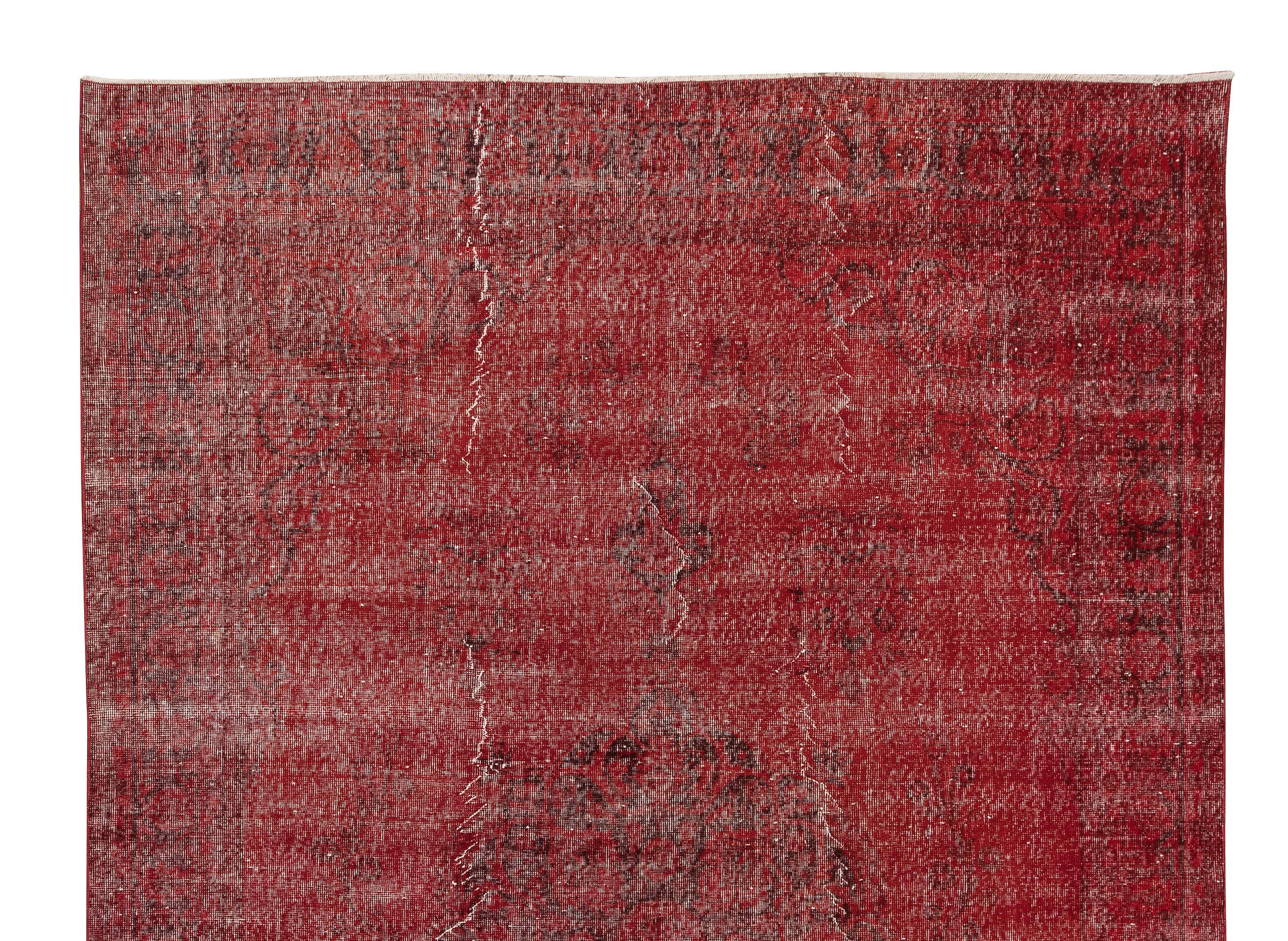 7.7x11 Ft Handgeknüpfter türkischer Over-Dyed-Teppich im Vintage-Stil in Rot, 4 moderne Interieurs (Türkisch) im Angebot