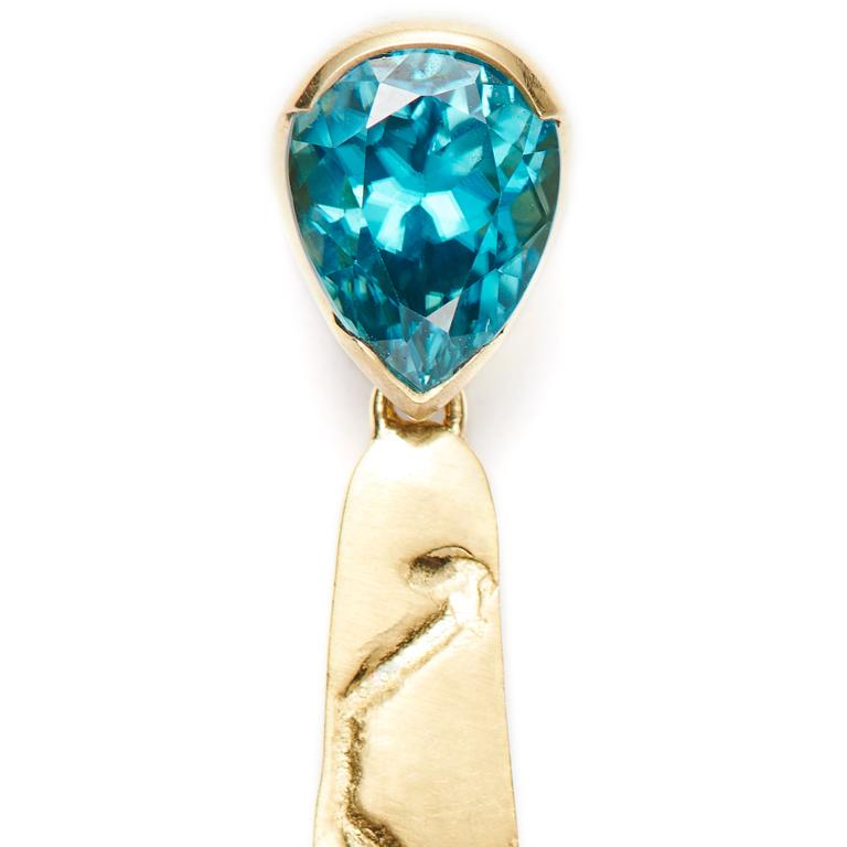 Contemporary Susan Lister Locke 7.8ct Faceted Blue Zircon and 18K Gold Beehive Drop Earrings For Sale