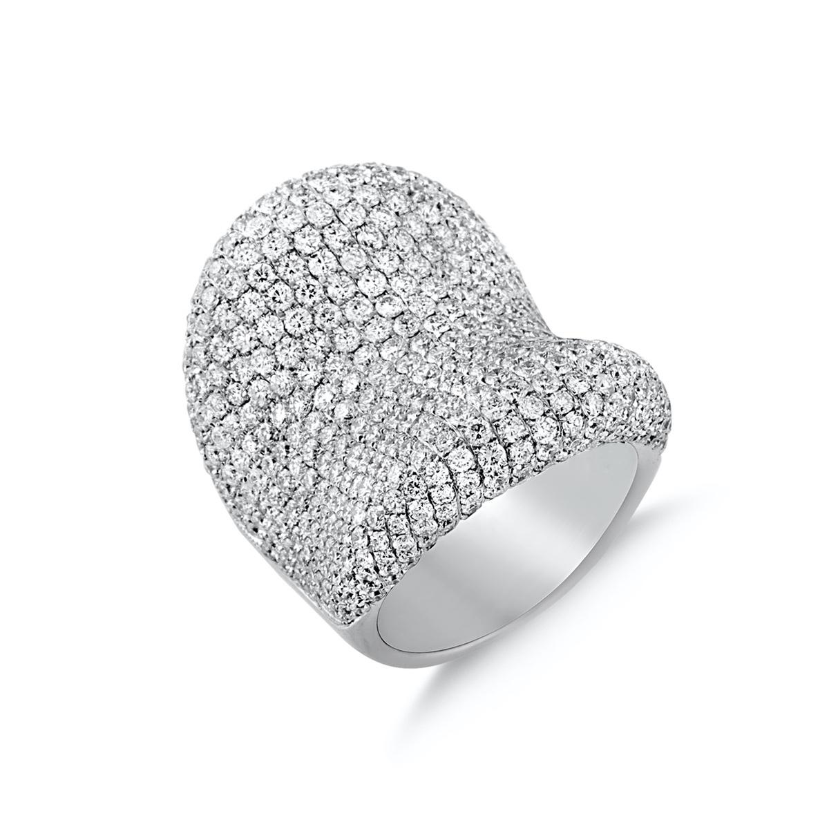 Im Angebot: 7,8 Karat Pavé-Diamant 18K Weißgold Ring Handgefertigt in New York () 5