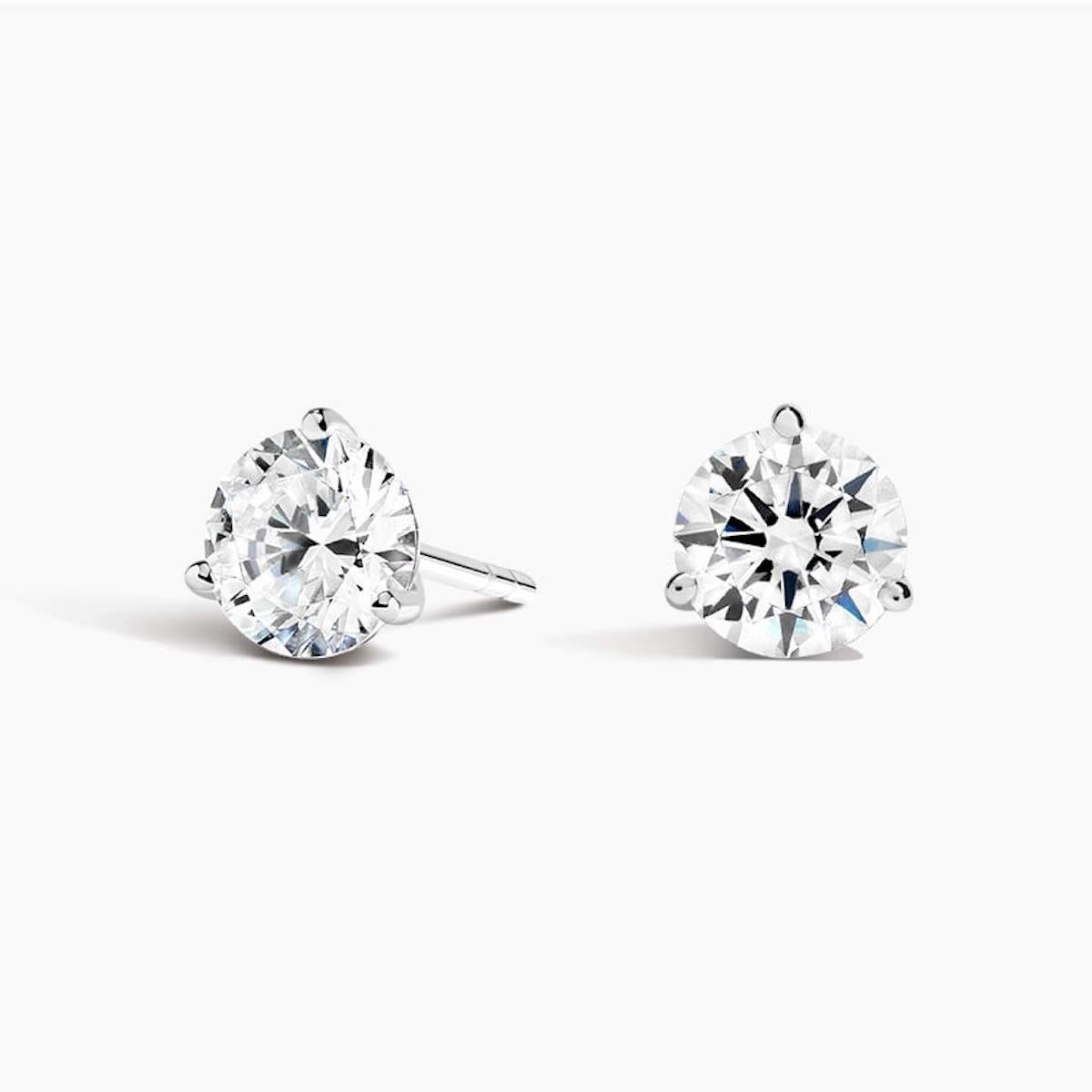 Taglio rotondo Orecchini di diamanti naturali rotondi da .78 carati 14Kt Martini 3-Prong VS2-G in vendita