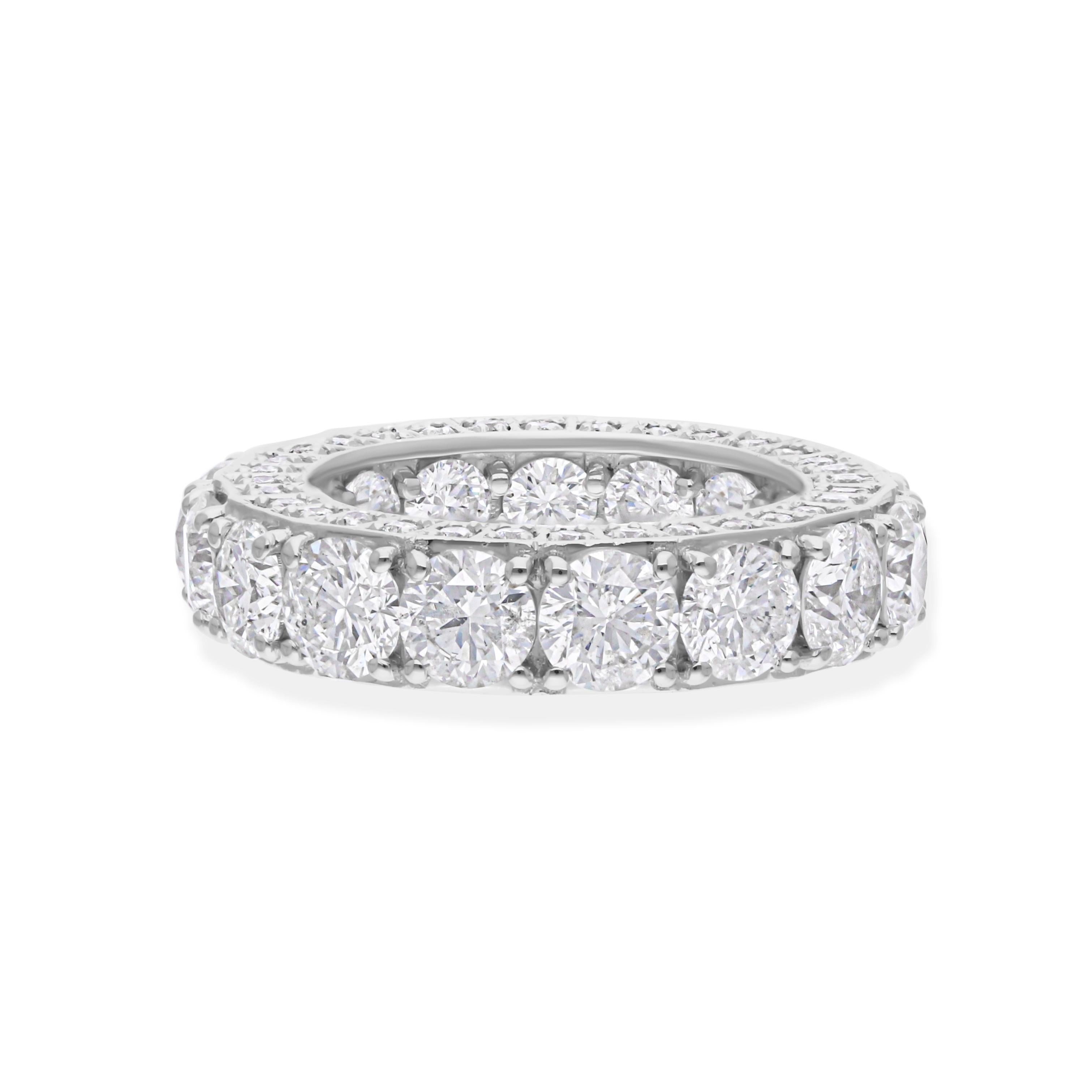 En venta: 7,8 quilates SI/H Diamante redondo talla brillante Anillo de eternidad Oro blanco 14k  4