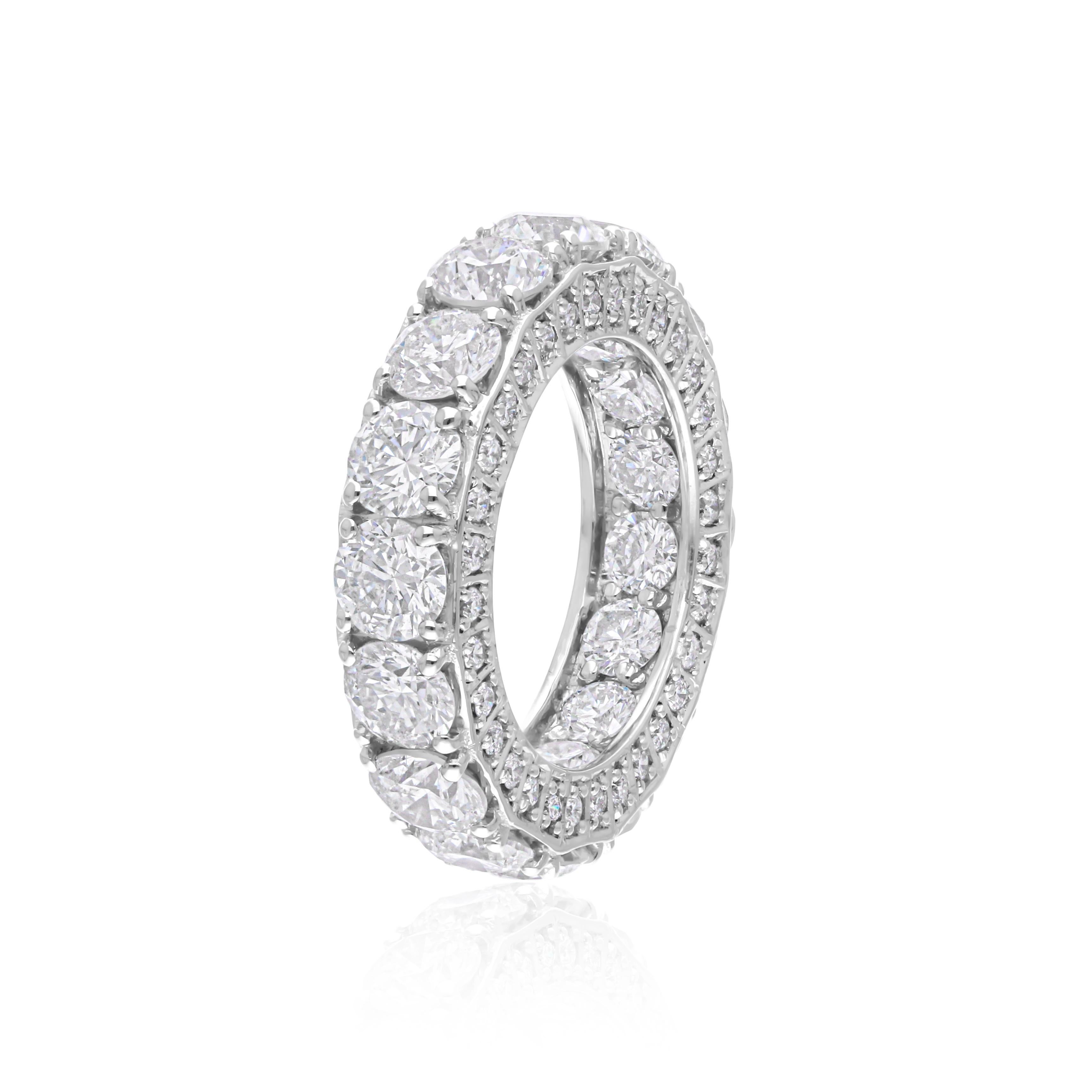 En venta: 7,8 quilates SI/H Diamante redondo talla brillante Anillo de eternidad Oro blanco 14k  5