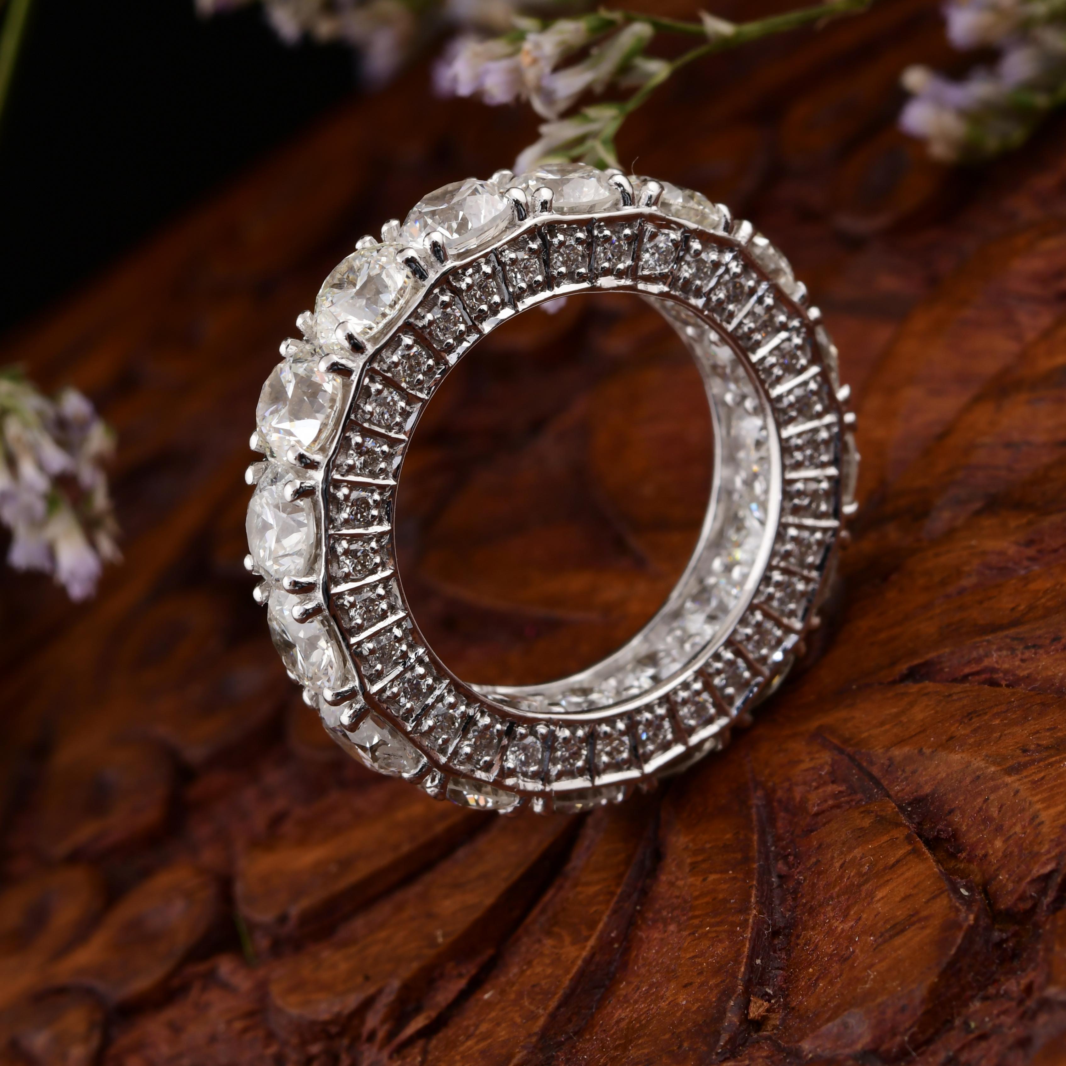 En venta: 7,8 quilates SI/H Diamante redondo talla brillante Anillo de eternidad Oro blanco 14k  9