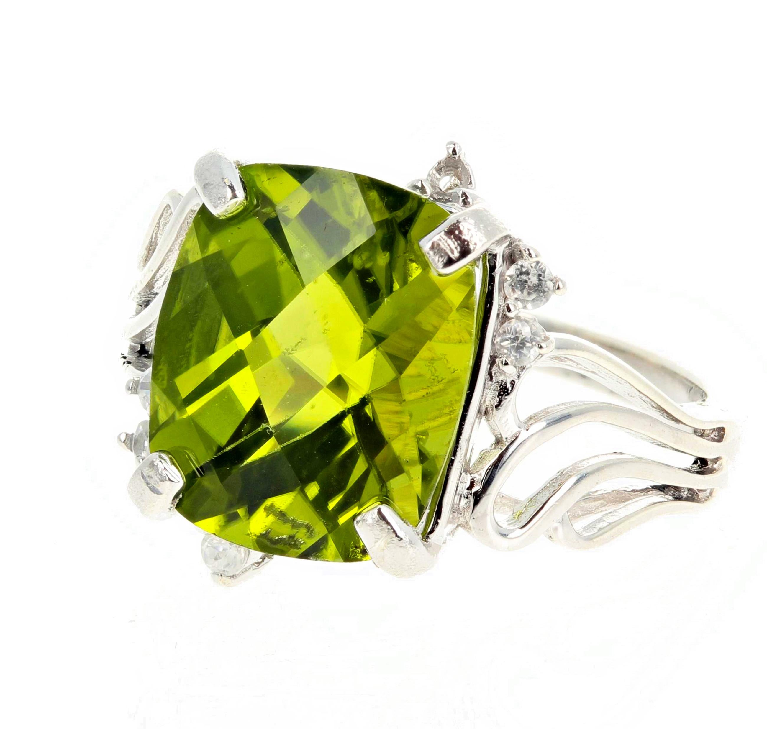 Taille mixte AJD Bague rare en zircon vert naturel de Sri Lanka de 7,8 carats et diamants en vente