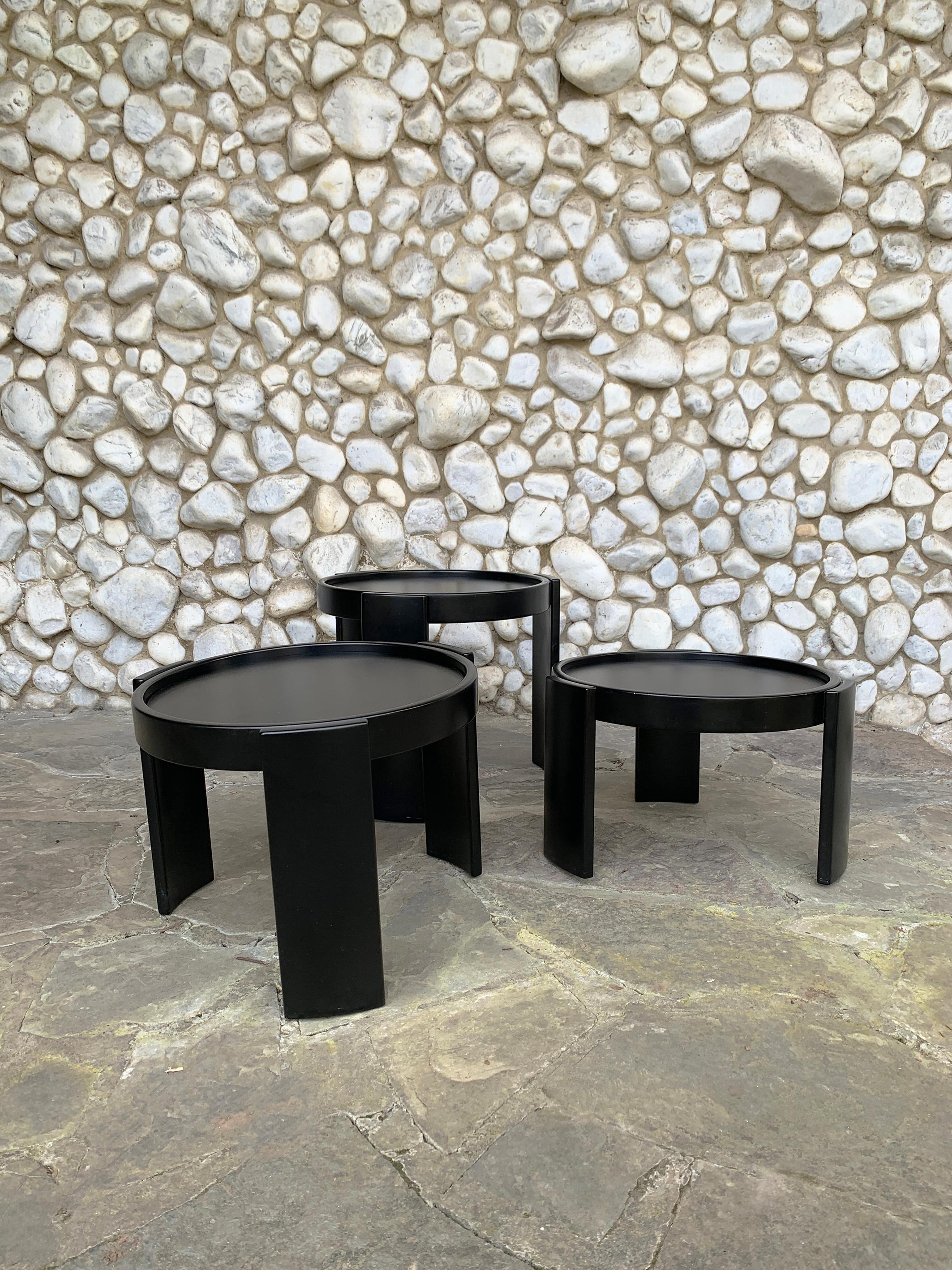 Postmoderne Tables empilables 780/783 de Gianfranco Frattini pour Cassina, Italie, lot de 3 en vente