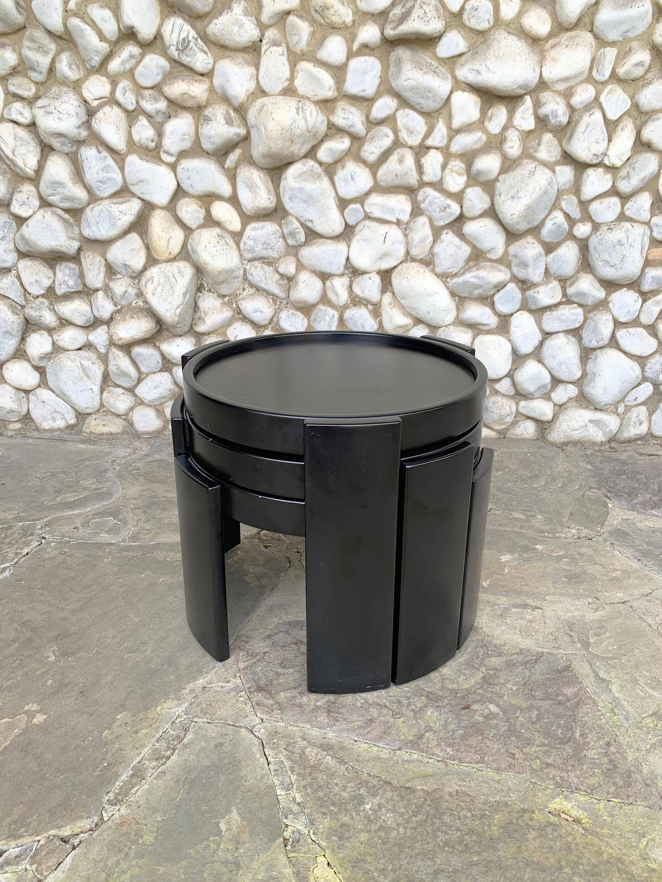 italien Tables empilables 780/783 de Gianfranco Frattini pour Cassina, Italie, lot de 3 en vente