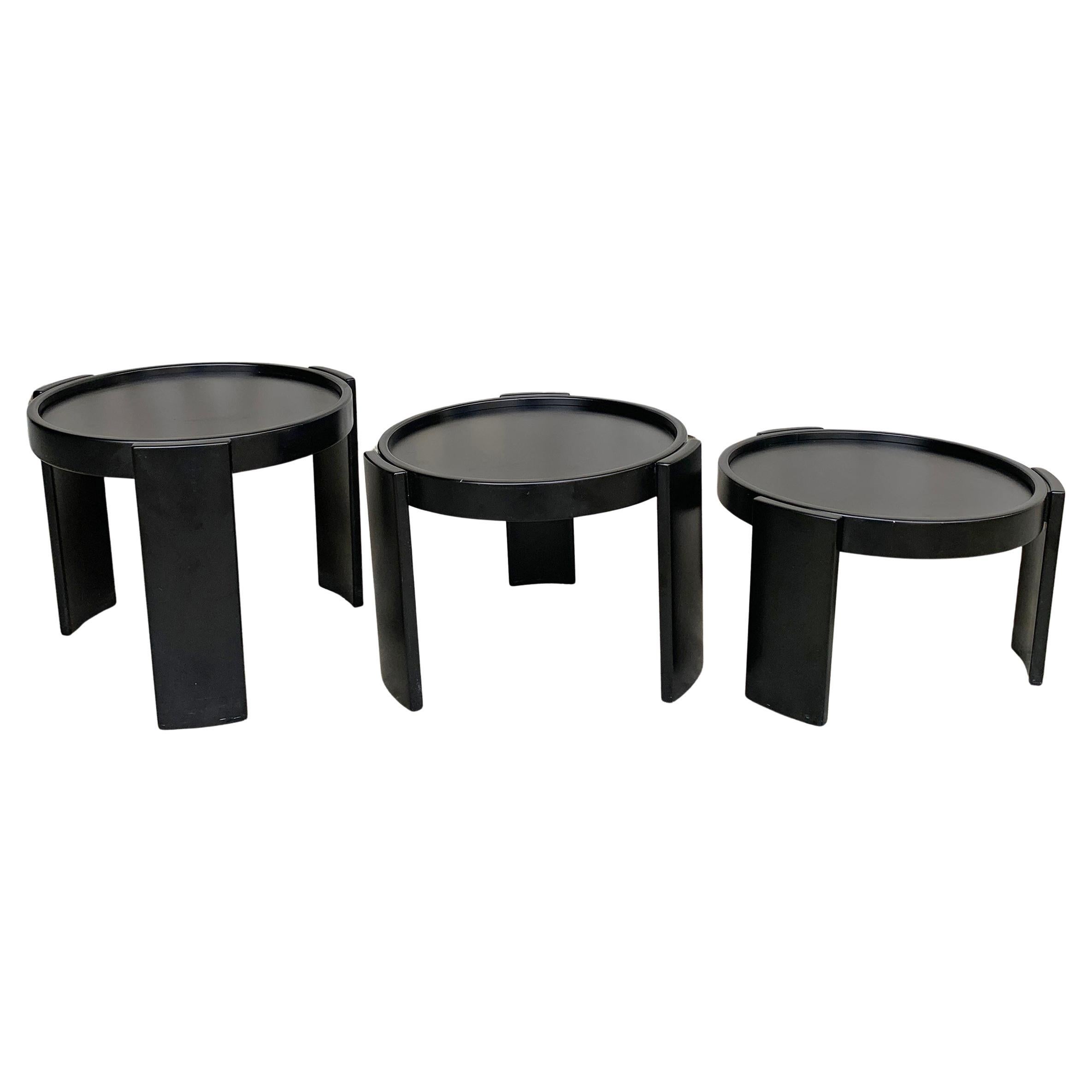 780/783 Tavoli impilabili, Gianfranco Frattini per Cassina, Italia, set di 3