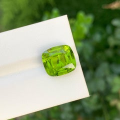 7.80 Carat Natural Loose Apple Green Peridot Cushion Shape Gem For Jewellery