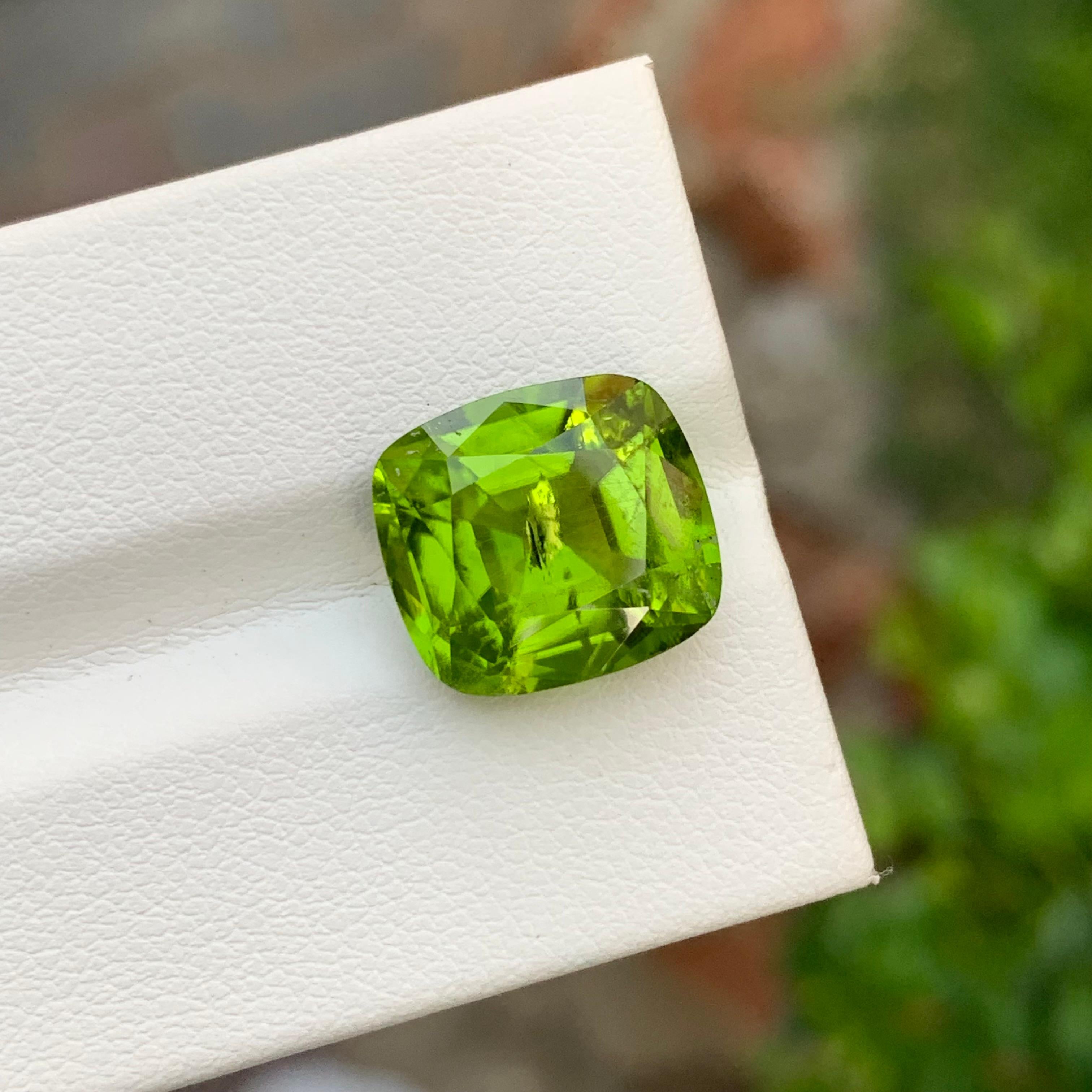 Femenino o masculino 7.80 quilates de peridoto verde manzana natural suelto en forma de cojín para joyería en venta
