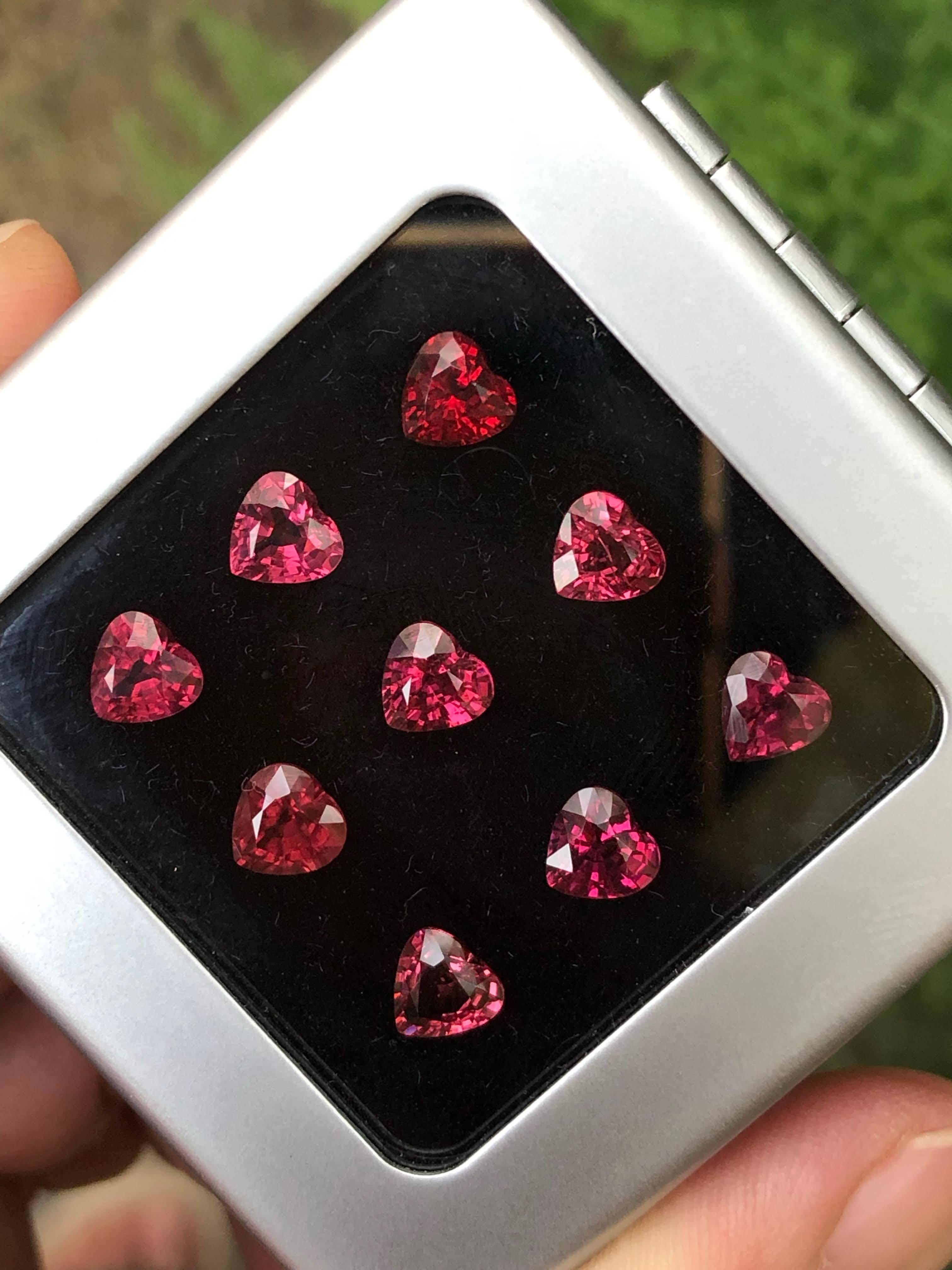 7,80 Karat natürliche lose herzförmige rote Granat Lot Madagaskars Edelstein (Moderne) im Angebot