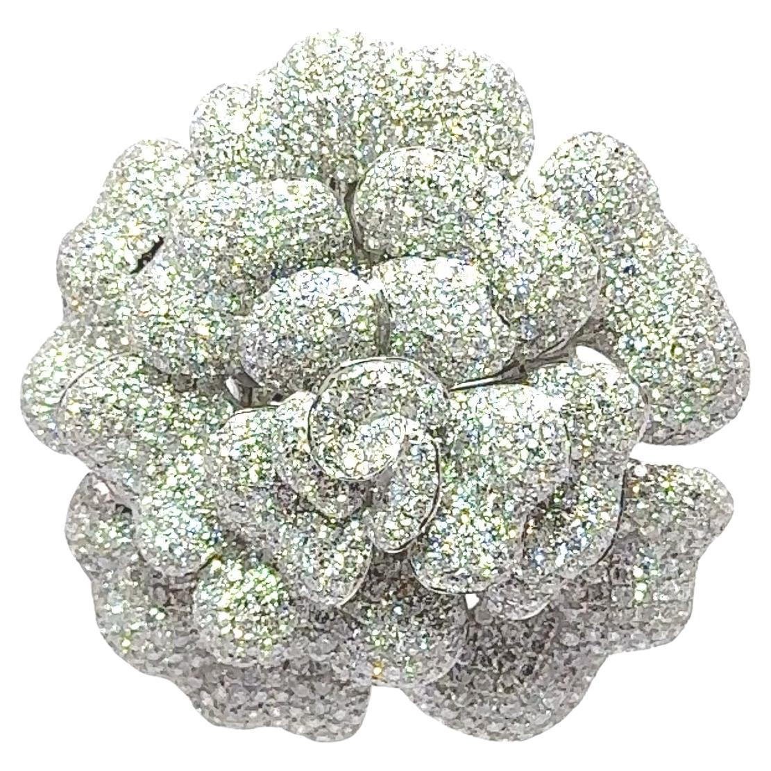 Broche-colgante Flor de oro blanco de 18 quilates con pavé de diamantes de 7,80 quilates