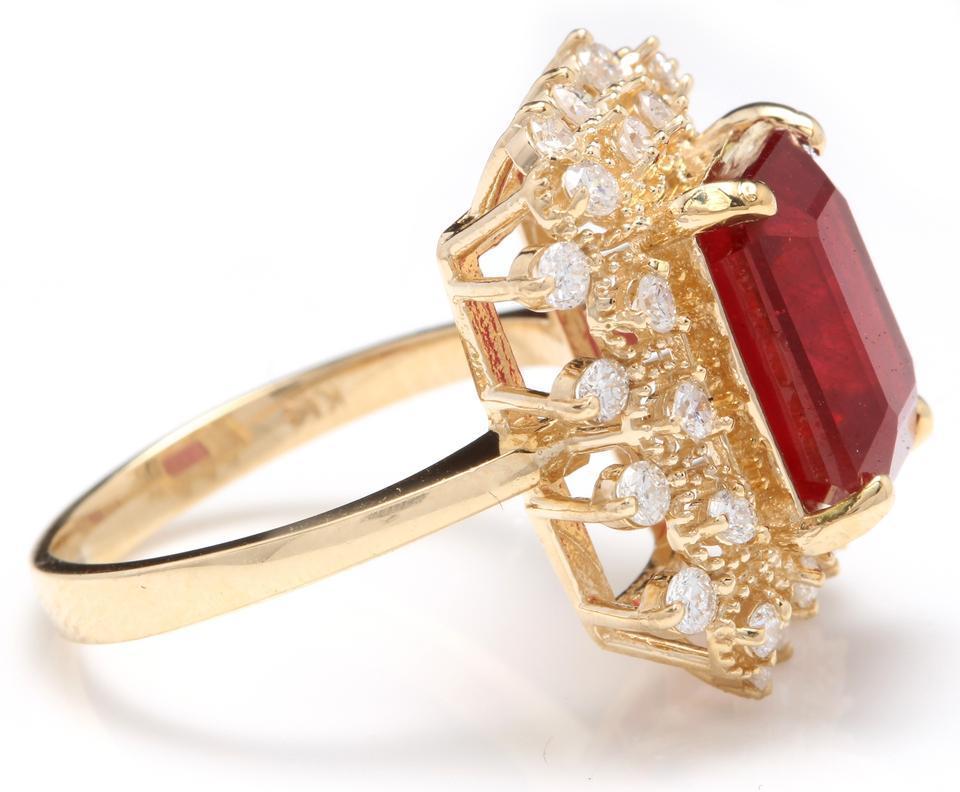 Mixed Cut 7.80 Carat Impressive Red Ruby and Natural Diamond 14 Karat Yellow Gold Ring For Sale