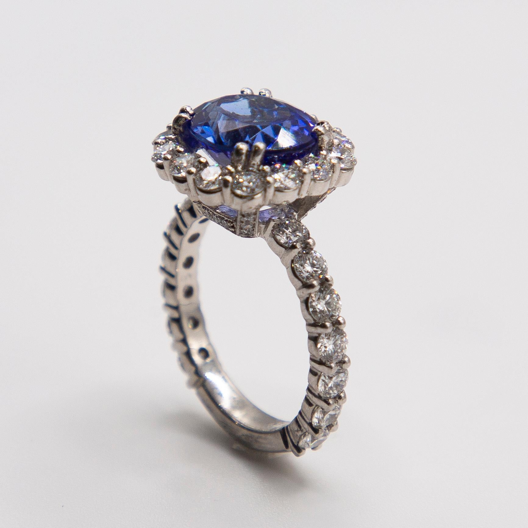 7.80 carats total Ceylon oval sapphire and diamond 950 Platinum Diamond Ring For Sale 2