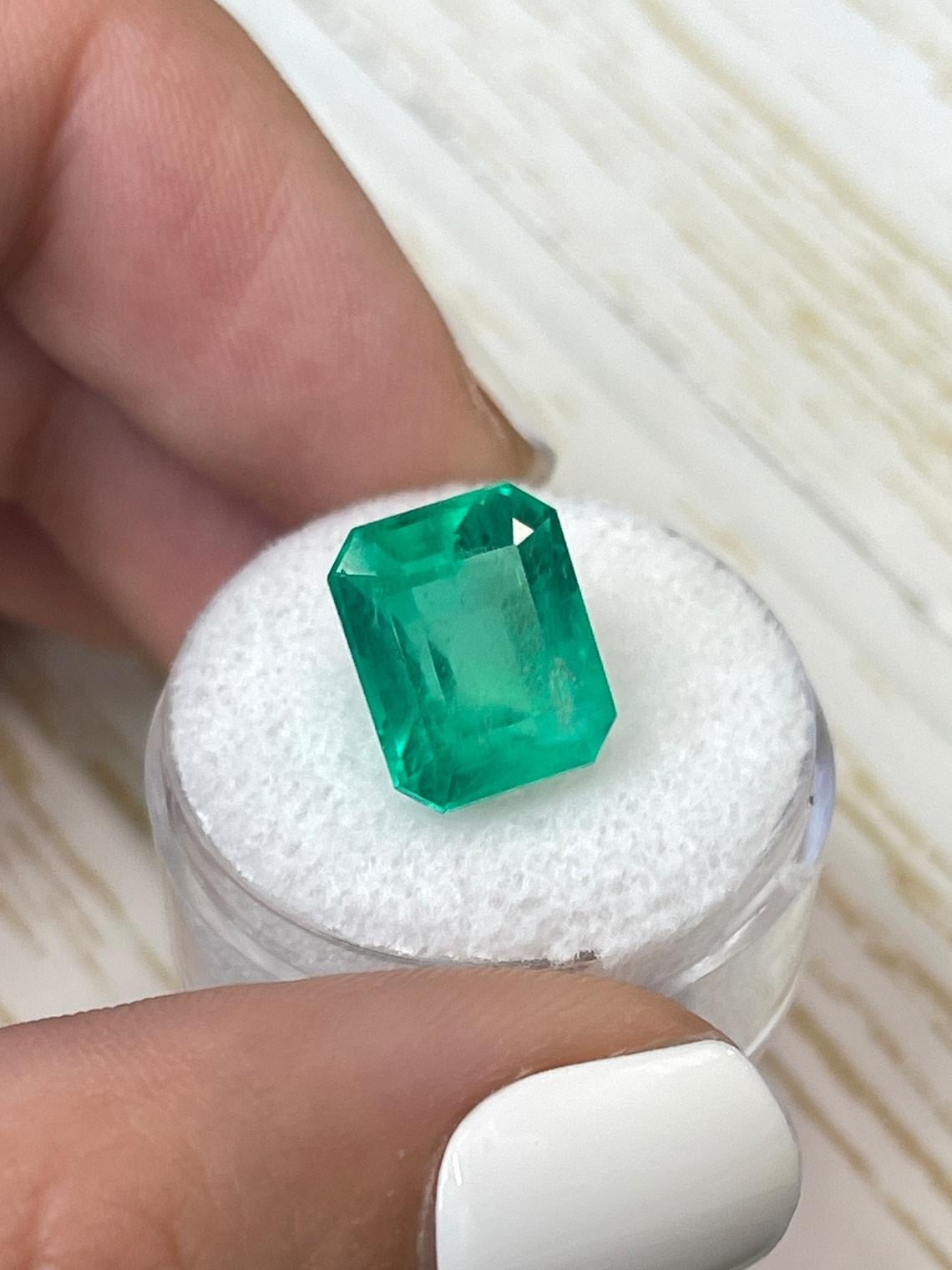 Taille émeraude Émeraude colombienne de 7,81 carats de la mine Muzo - Pierre de naissance du mois de mai en vente