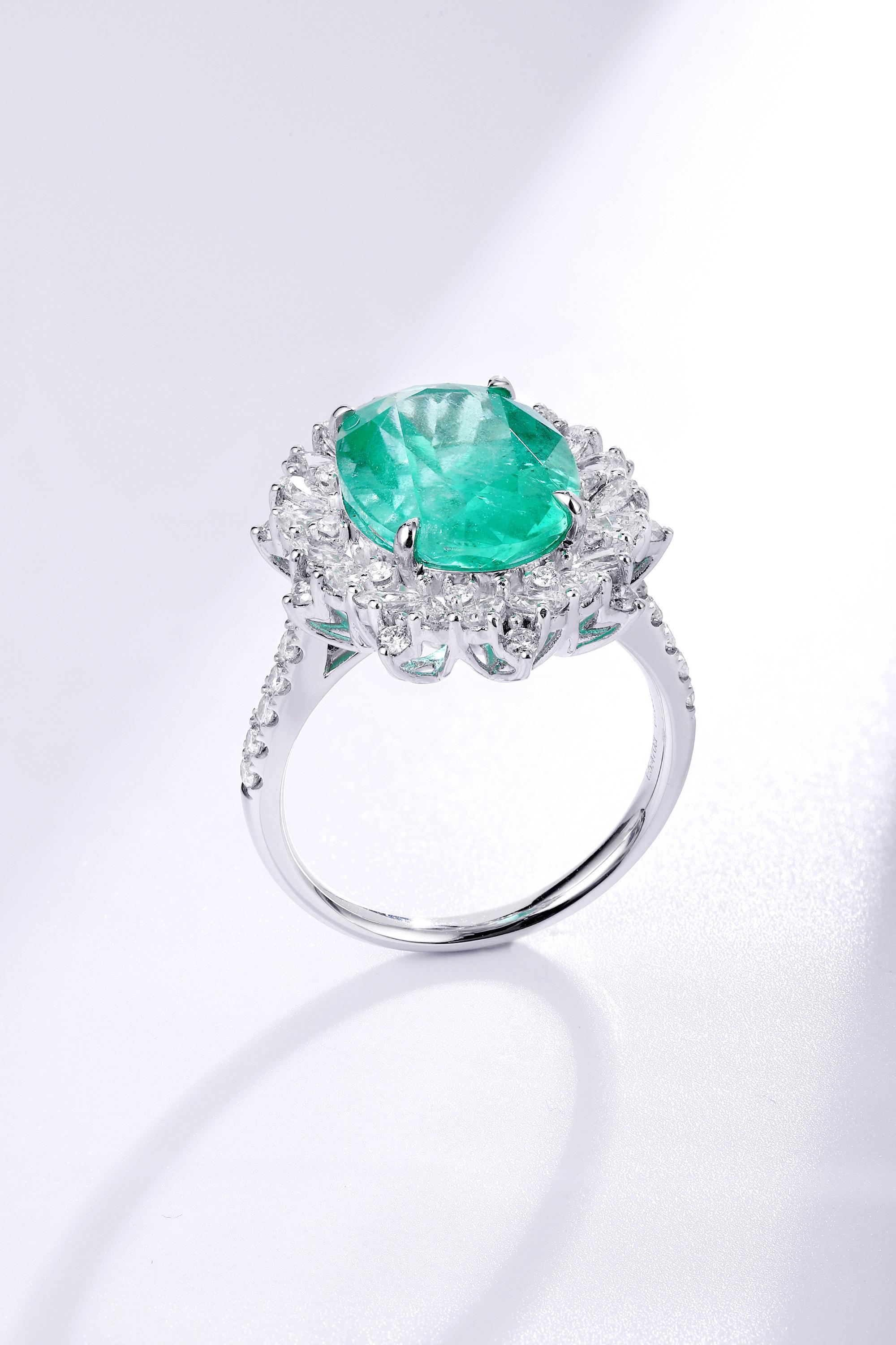 5,47 ct Esmeralda sin aceite certificada por GIA Oro platino raro origen Rusia en venta 1
