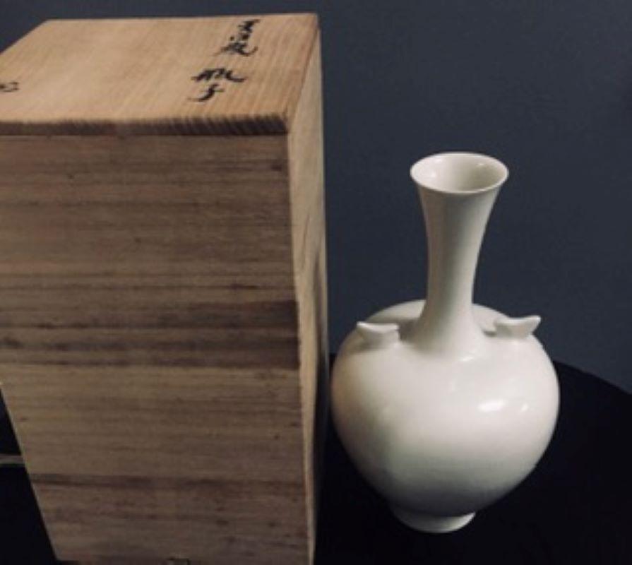 Japonisme 781 Japanese Mashiko-ware White Porcelain Glaze Vase For Sale