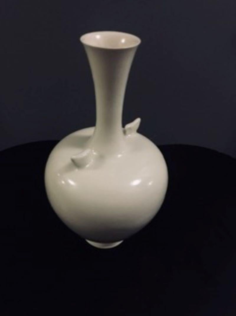 781 Japanese Mashiko-ware White Porcelain Glaze Vase For Sale 1