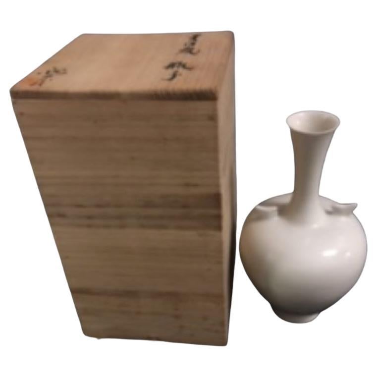 781 Japanese Mashiko-ware White Porcelain Glaze Vase For Sale