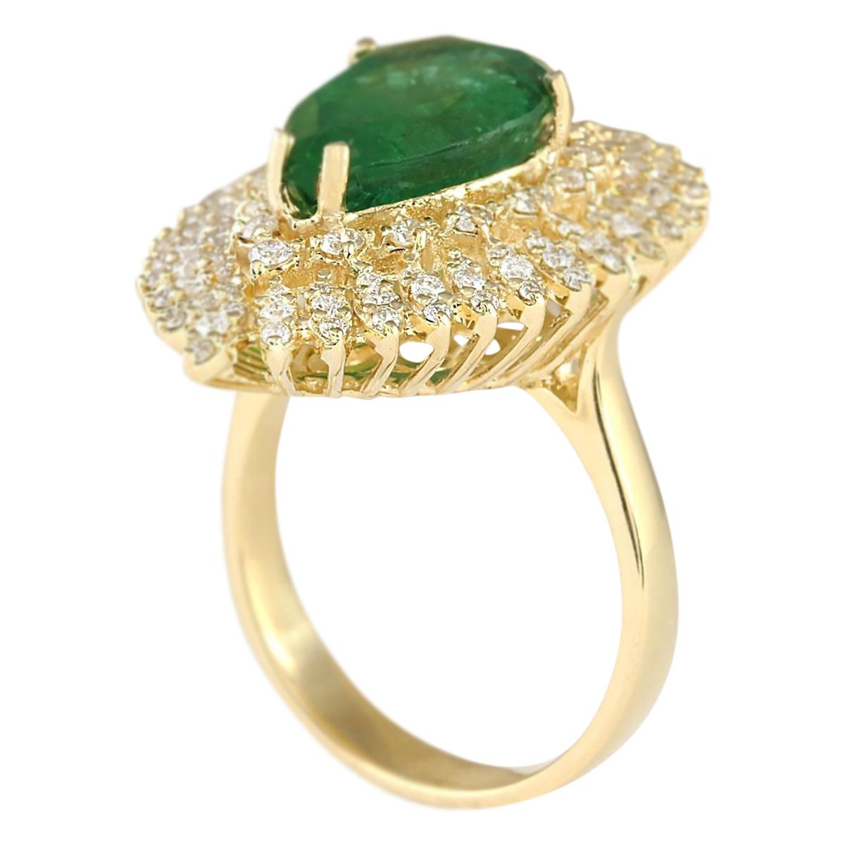 Modern Exquisite Natural Emerald Diamond Ring In 14 Karat Yellow Gold  For Sale