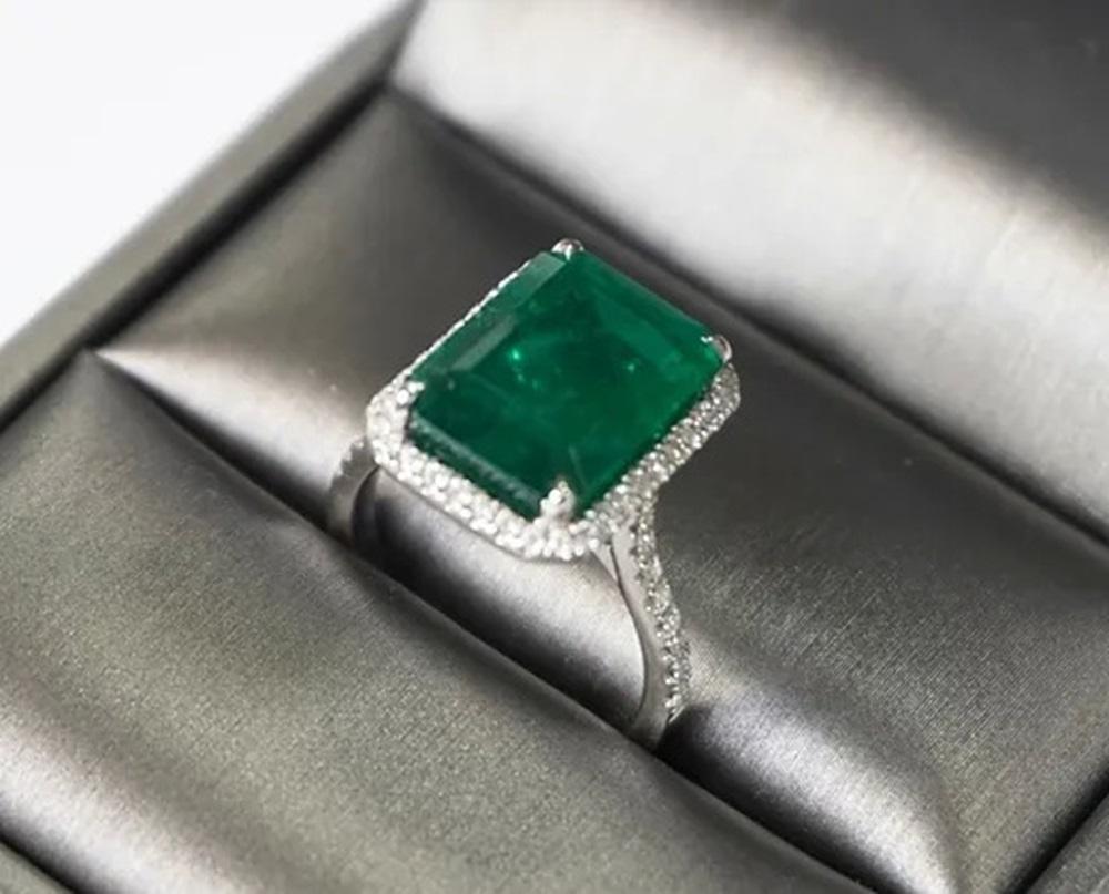 7.84 Carat Emerald Halo Ring In New Condition For Sale In New York, NY