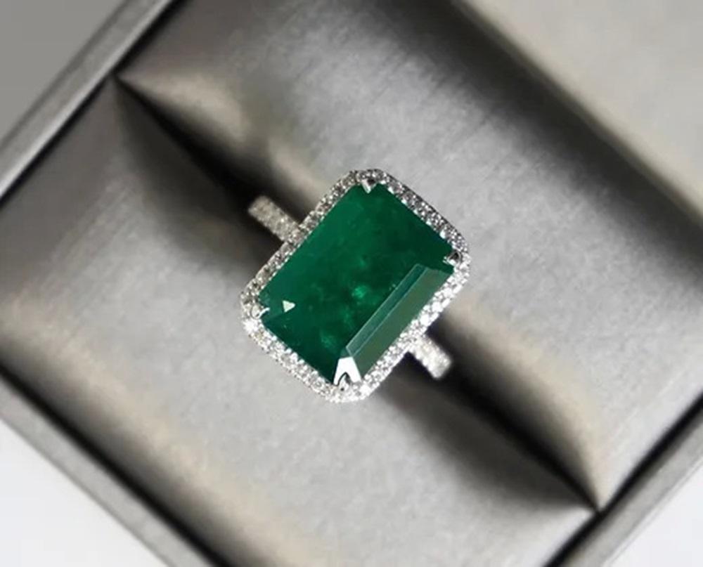 Women's 7.84 Carat Emerald Halo Ring For Sale