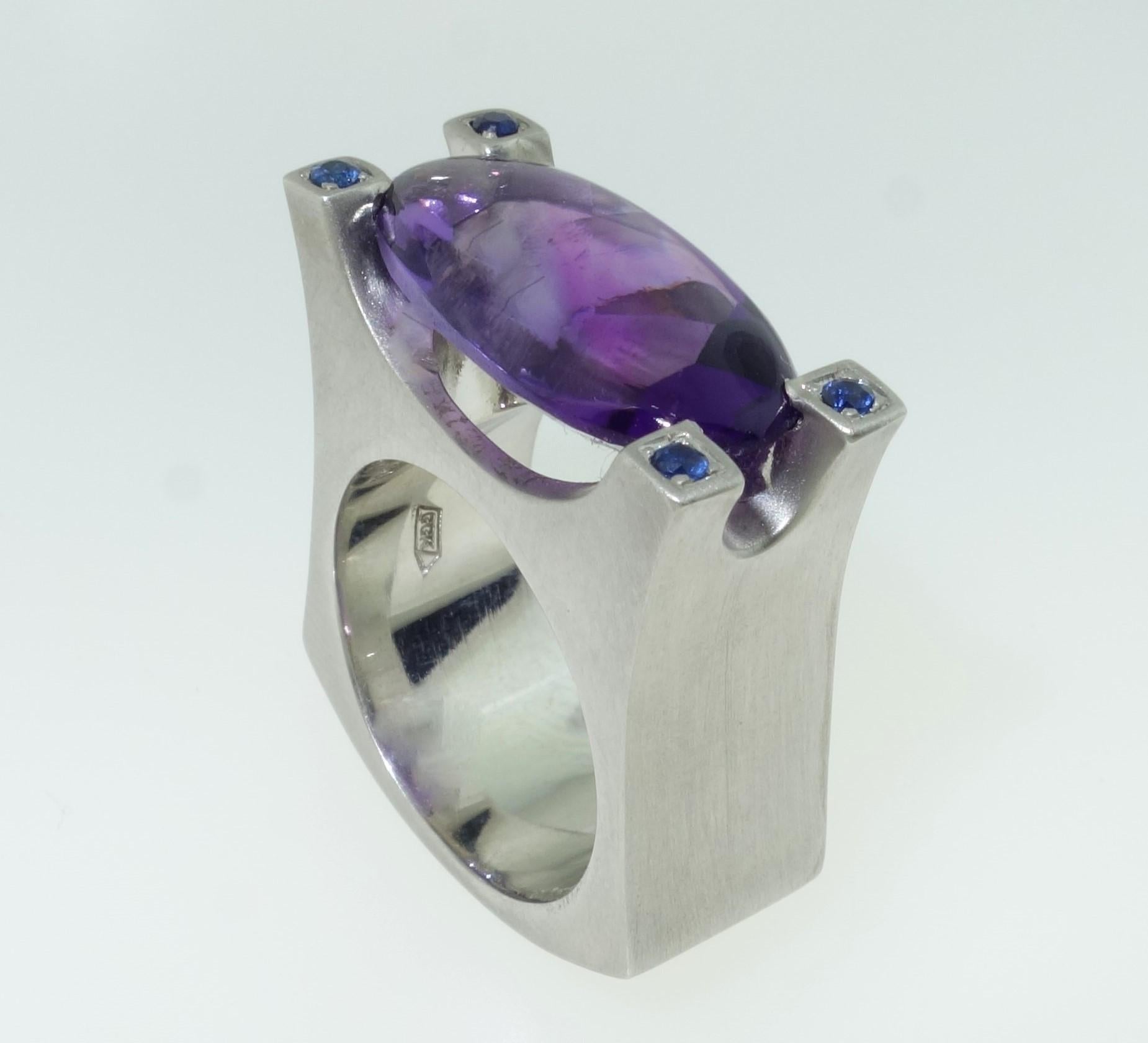 Contemporary 7.85 Carat Amethyst and Blue Sapphire Solitaire Statement Ring For Sale