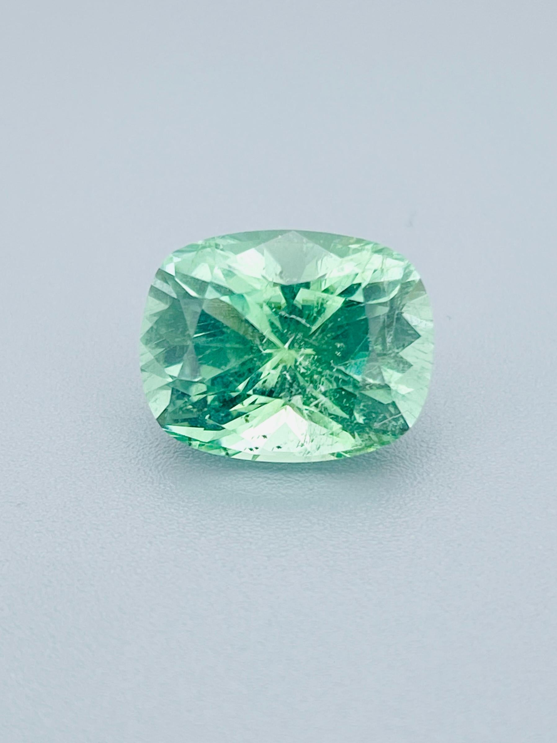Tourmaline verte naturelle de 7,85 carats Afghanistan Precision Cut eye clean clarté en vente 1
