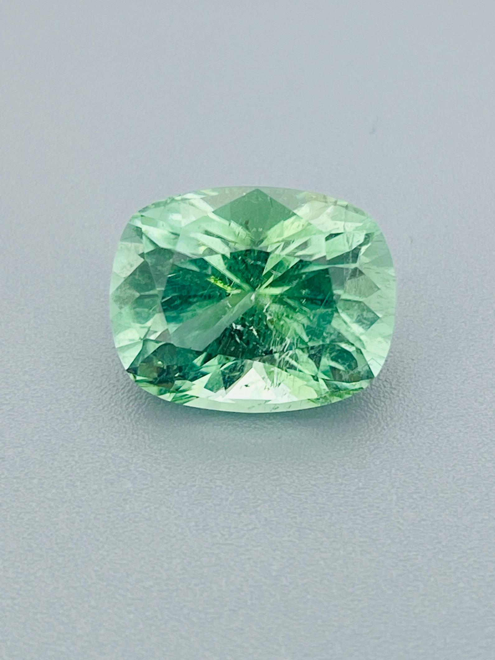 Tourmaline verte naturelle de 7,85 carats Afghanistan Precision Cut eye clean clarté en vente 2