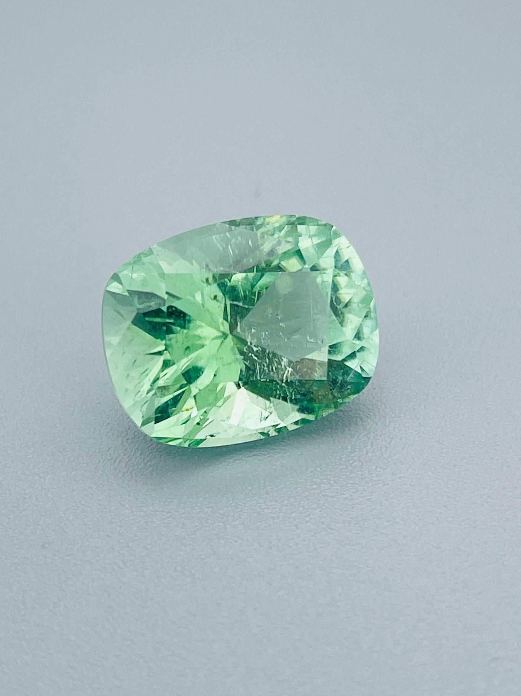 Tourmaline verte naturelle de 7,85 carats Afghanistan Precision Cut eye clean clarté en vente 3