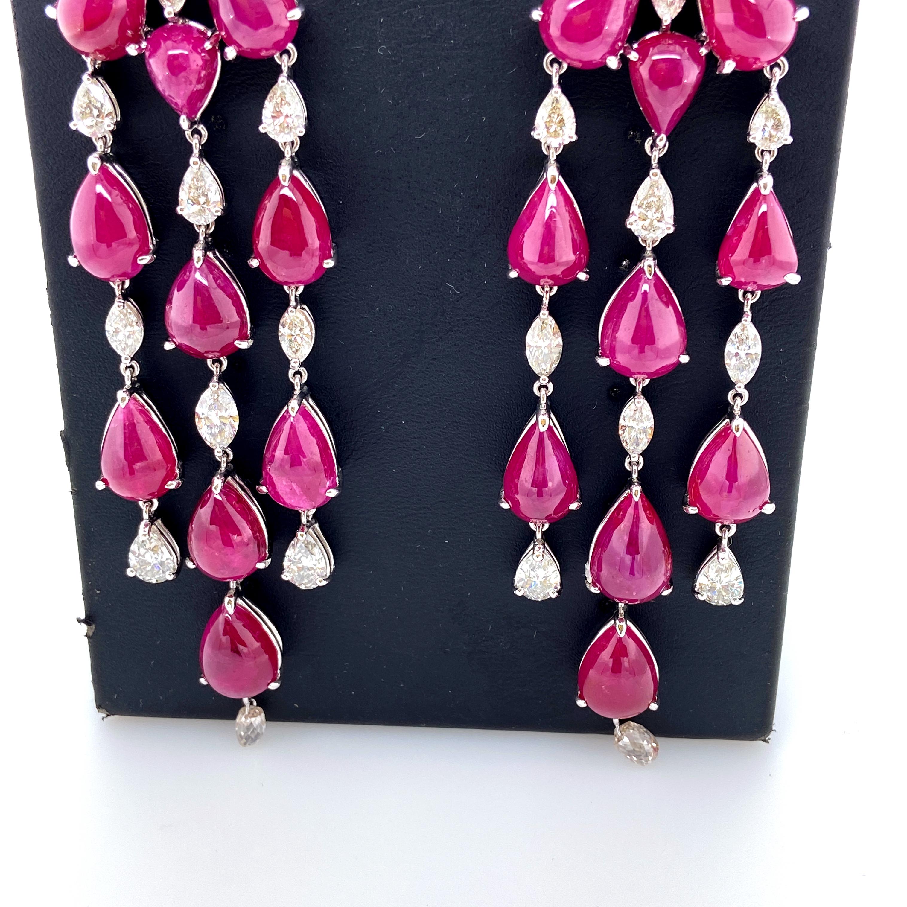 78.50 Carat Natural Ruby Cabochons and White Diamond Gold Chandelier Earrings In New Condition For Sale In Hong Kong, HK