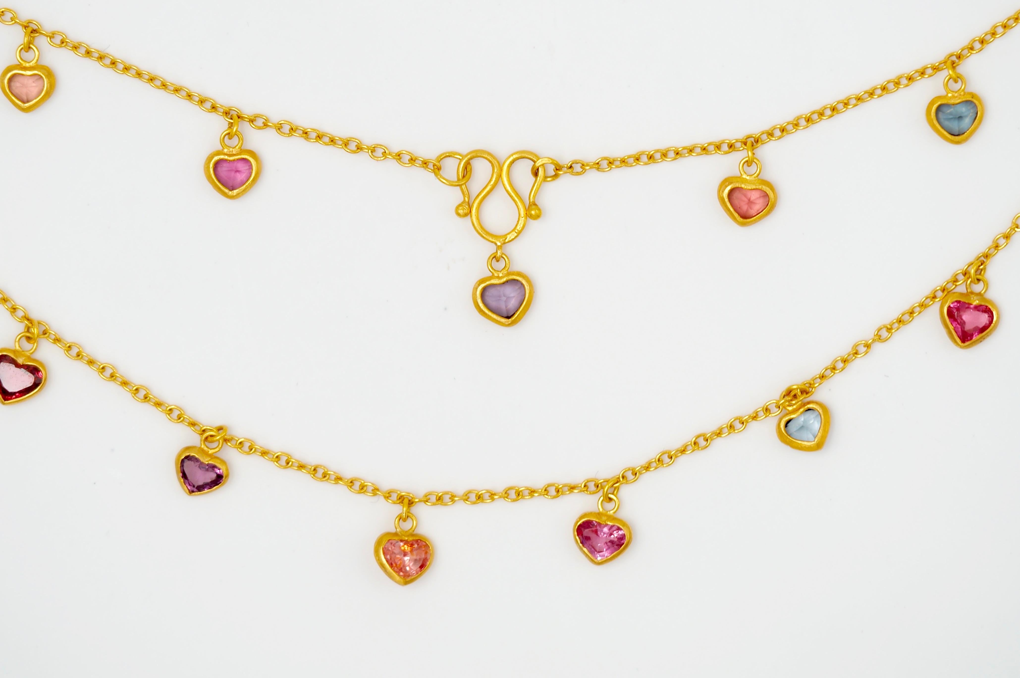 Heart Cut 7.85cts Scrives Multicolour Heart Shape Spinels 22 karat Gold Necklace For Sale