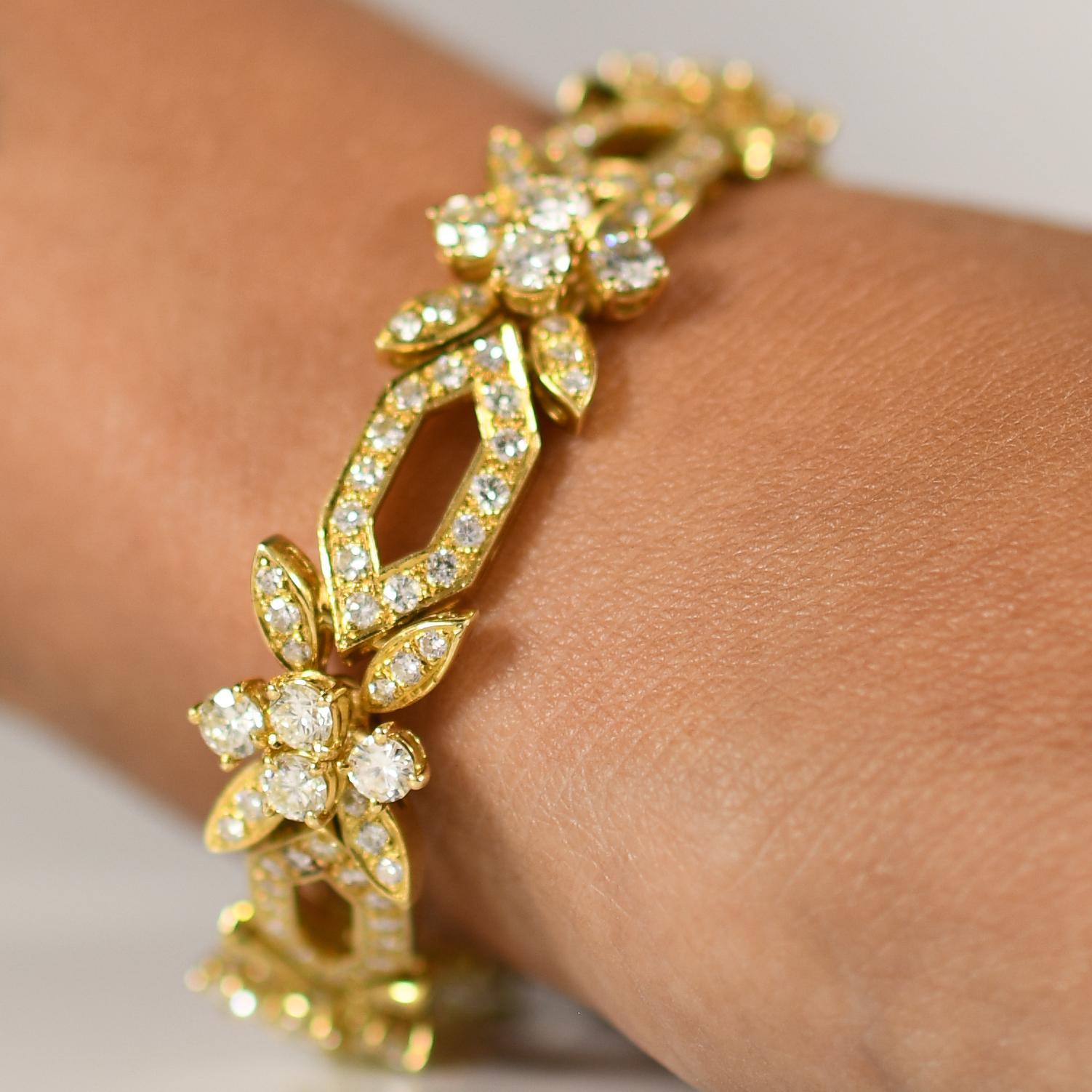Gliederarmband aus 18 Karat Gold mit 7,85 Karat Diamanten im Zustand „Hervorragend“ in Addison, TX