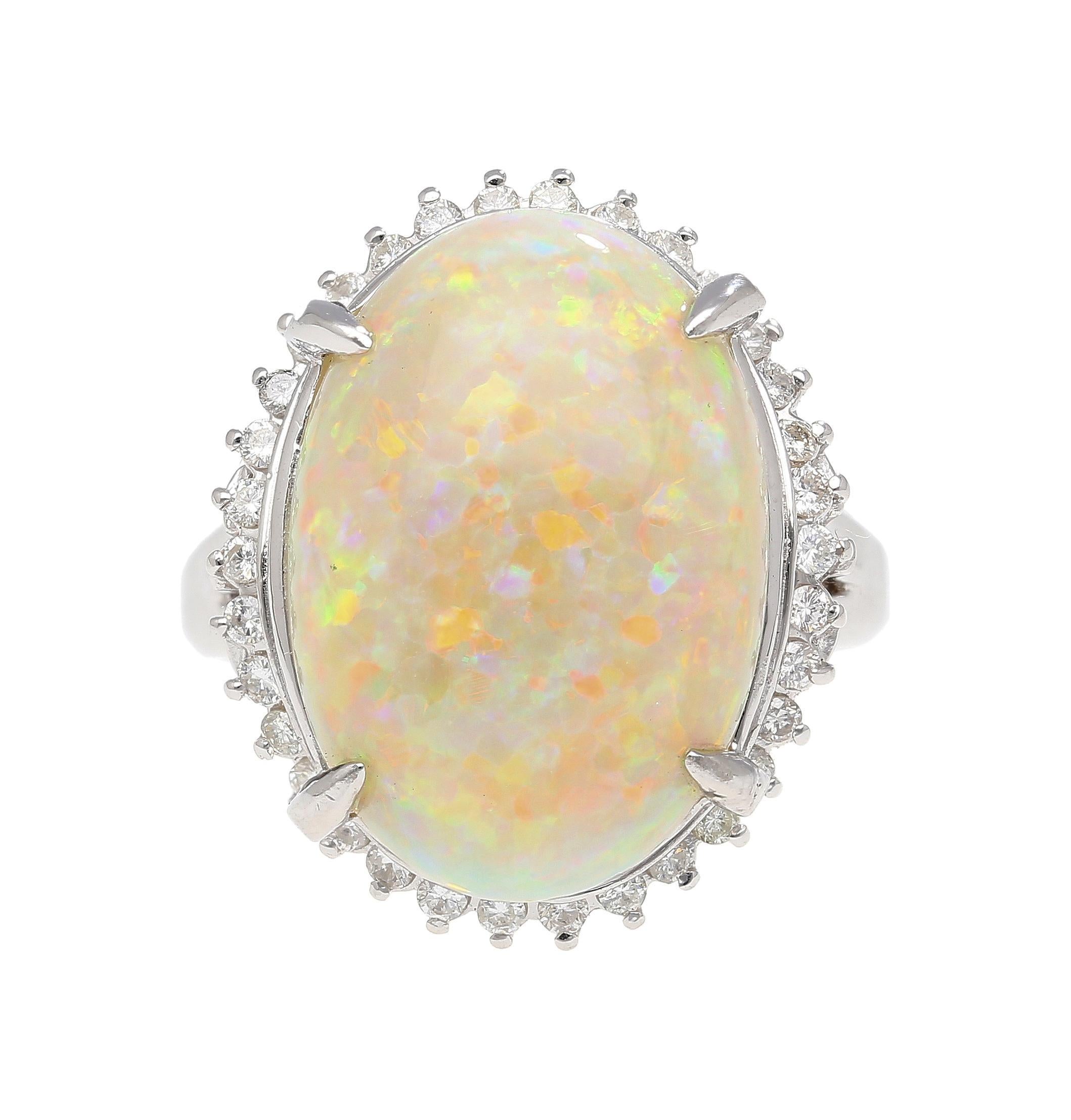 Platinring mit 7,86 Karat natürlichem weißem Opal und Diamant-Halo im Angebot 6