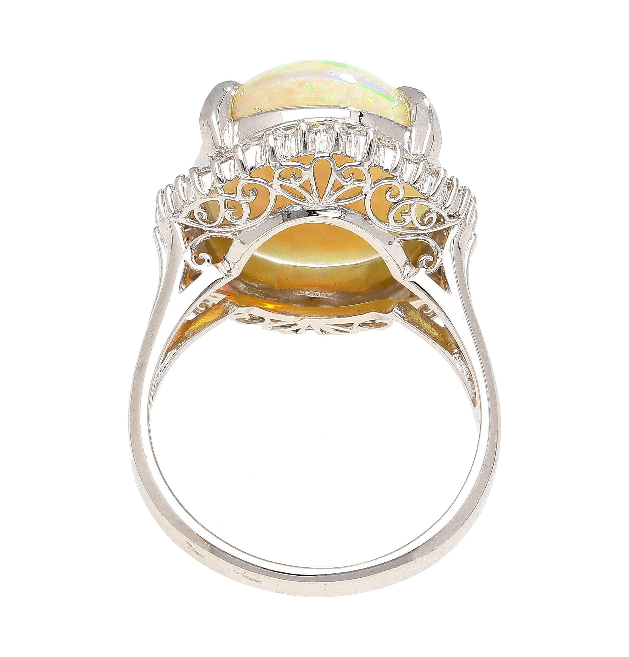 Platinring mit 7,86 Karat natürlichem weißem Opal und Diamant-Halo im Angebot 2