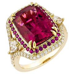 Bague cocktail en or jaune 18 carats avec rubellite de 7,86 carats et diamants.