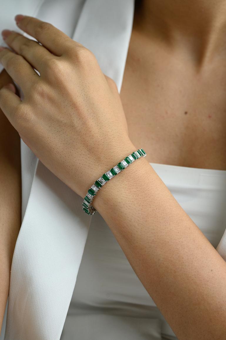 7.86 ct Emerald Tennis Bracelet 18k Solid White Gold, Christmas Gift For Grandma In New Condition For Sale In New York, NY