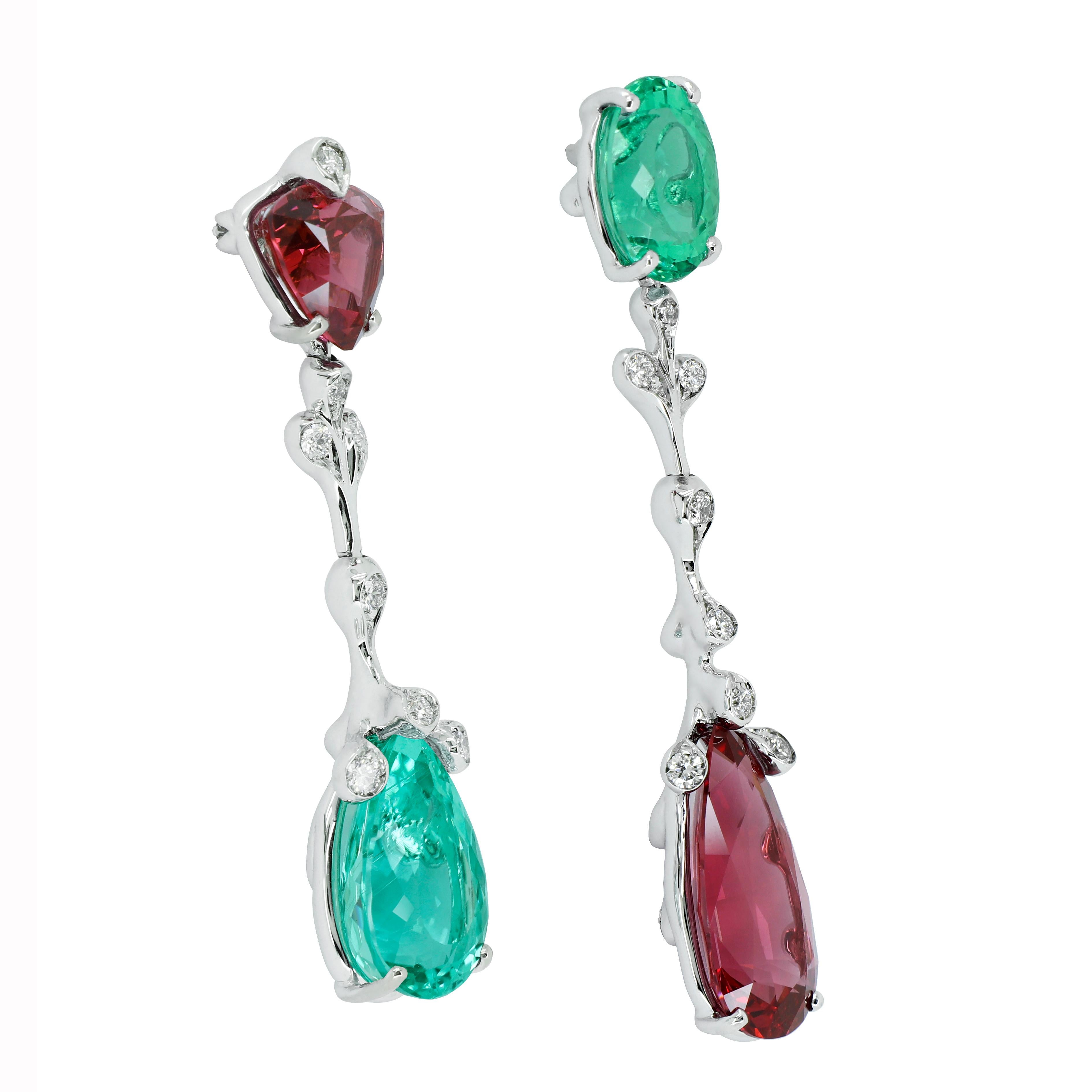 Artiste Boucles d'oreilles en or blanc avec tourmaline Paraiba 7,52 carats spinelle rouge IF D diamants 7,87 carats en vente