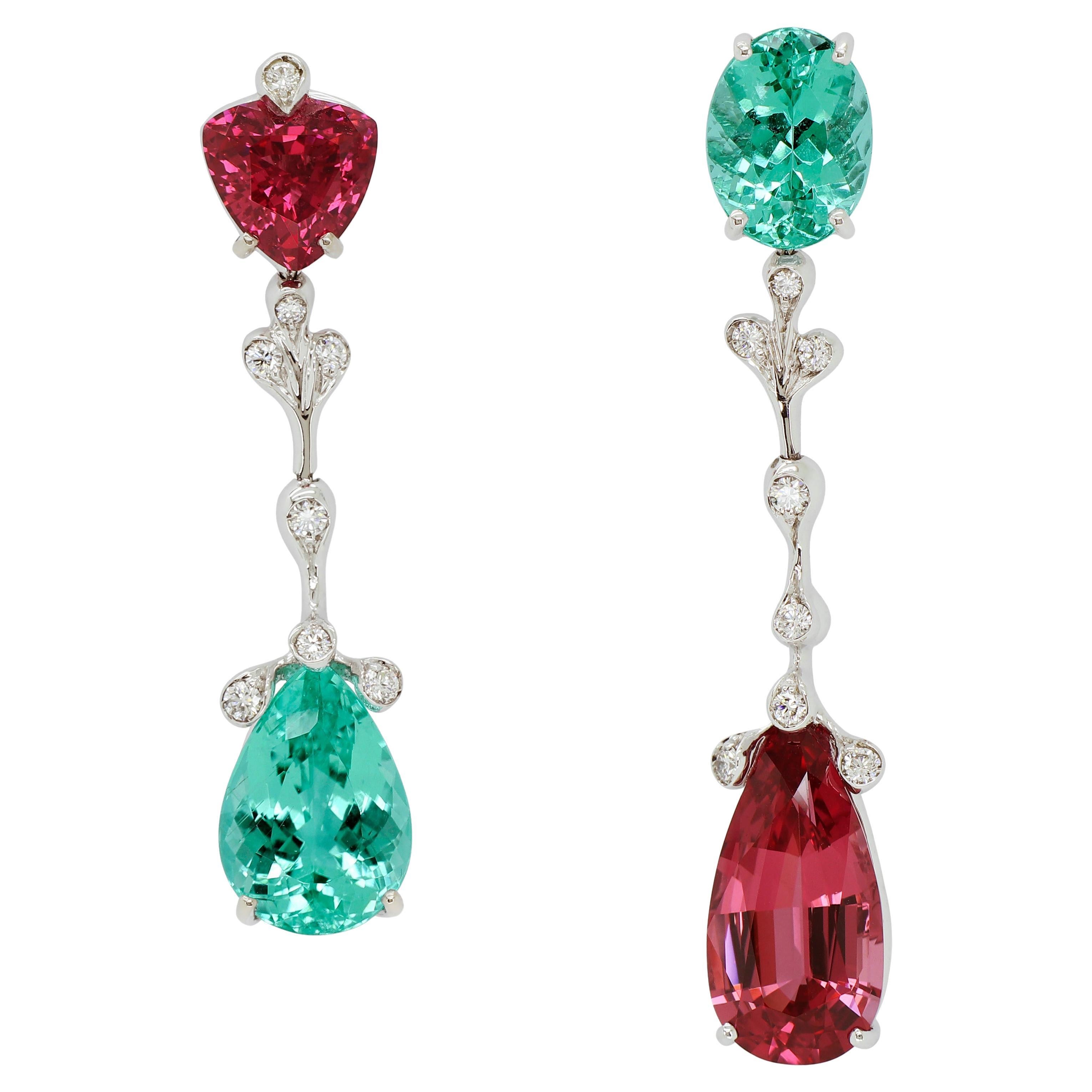 Boucles d'oreilles en or blanc avec tourmaline Paraiba 7,52 carats spinelle rouge IF D diamants 7,87 carats en vente