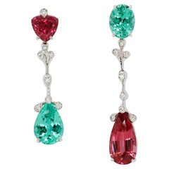 7,87 carati di tormalina Paraiba 7,52 carati di spinello rosso IF D Orecchini in oro bianco con diamanti
