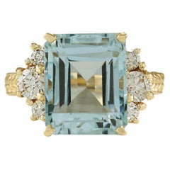 Natural Aquamarine 14 Karat Yellow Gold Diamond Ring