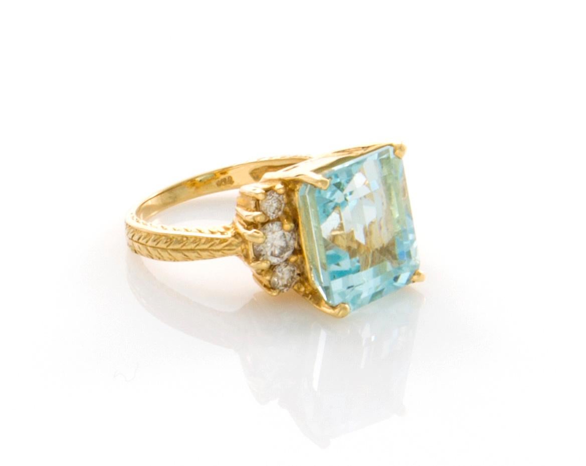 7.88 Total Carat Weight Natural Aquamarine and Diamond Ring 14 Karat Yellow Gold In Excellent Condition For Sale In Mobile, AL
