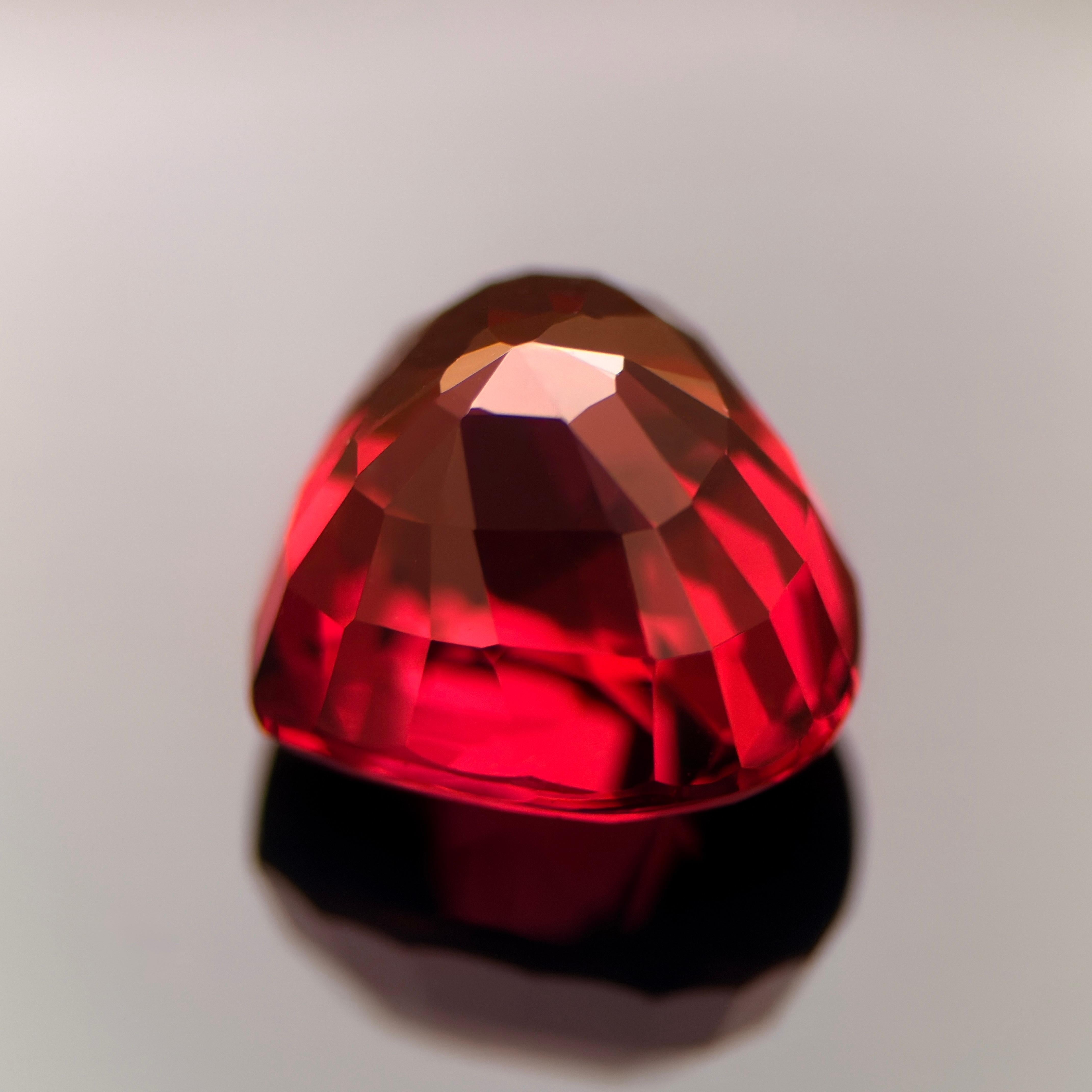 7.89-Carat Natural Garnet — Heart Cut, Deep Red, Exceptional Brilliance For Sale 5