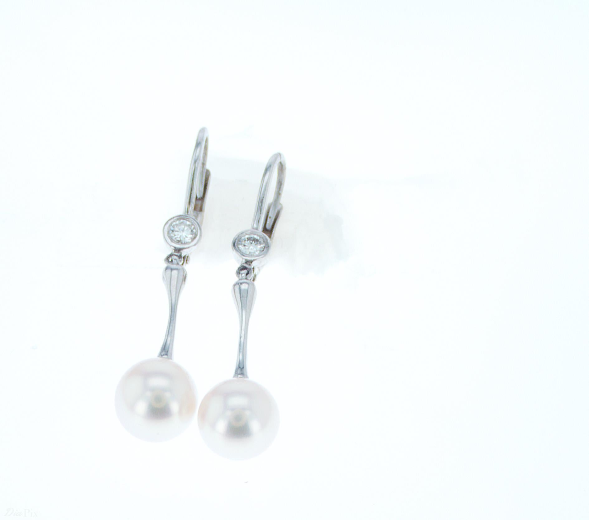 Pearl Dangle Earrings with Diamond Accenting In New Condition For Sale In New York, NY