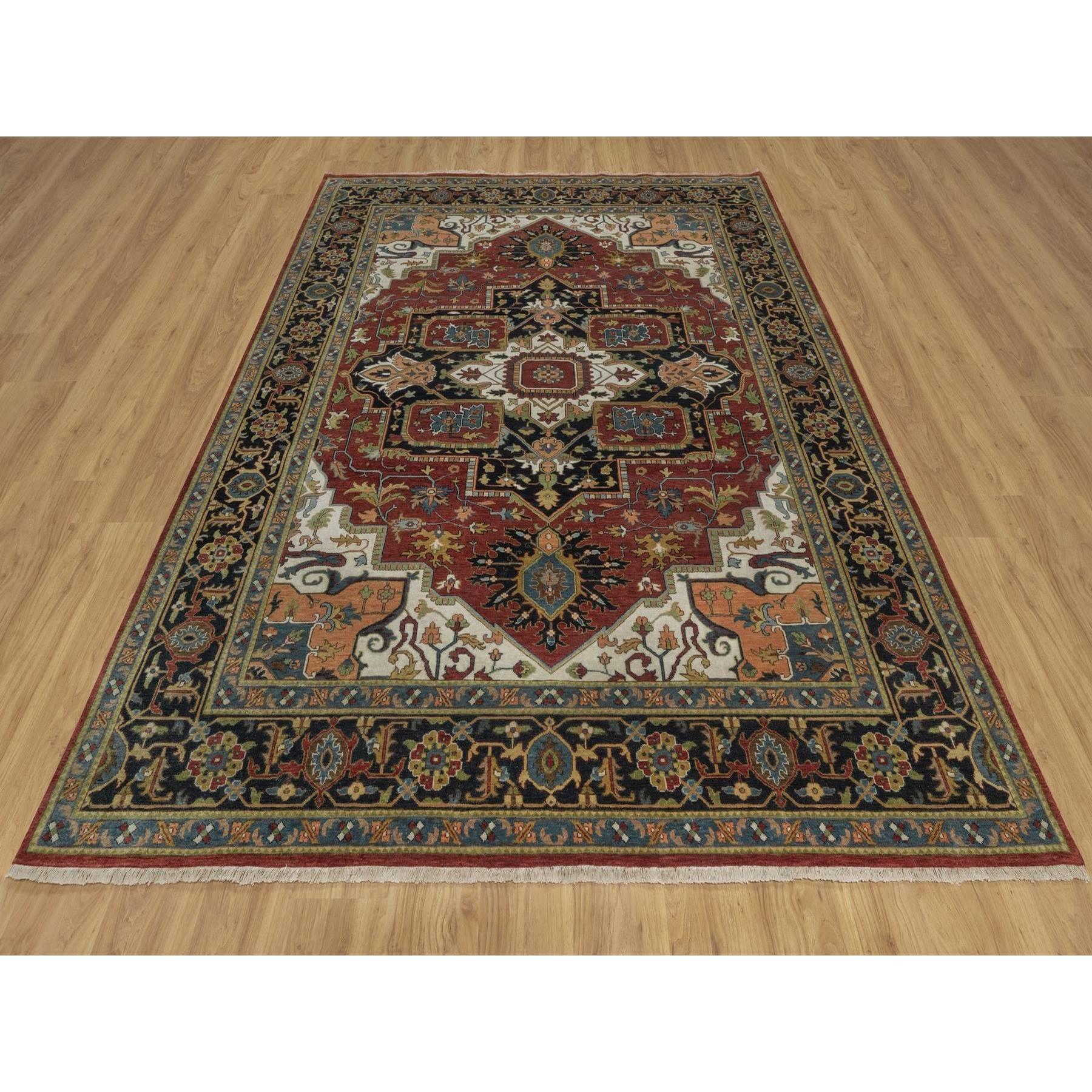 Rojo Baya, Lana de Nueva Zelanda hilada a mano, Anudada a mano, Antiqued Fine Heriz Revival con Diseño de Medallón, Pelo Suave, Tintes Vegetales, Alfombra Oriental
Materiales primarios: Lana
Látex: Sin pelo 
altura: 0,25 Pulgadas
Estilo: