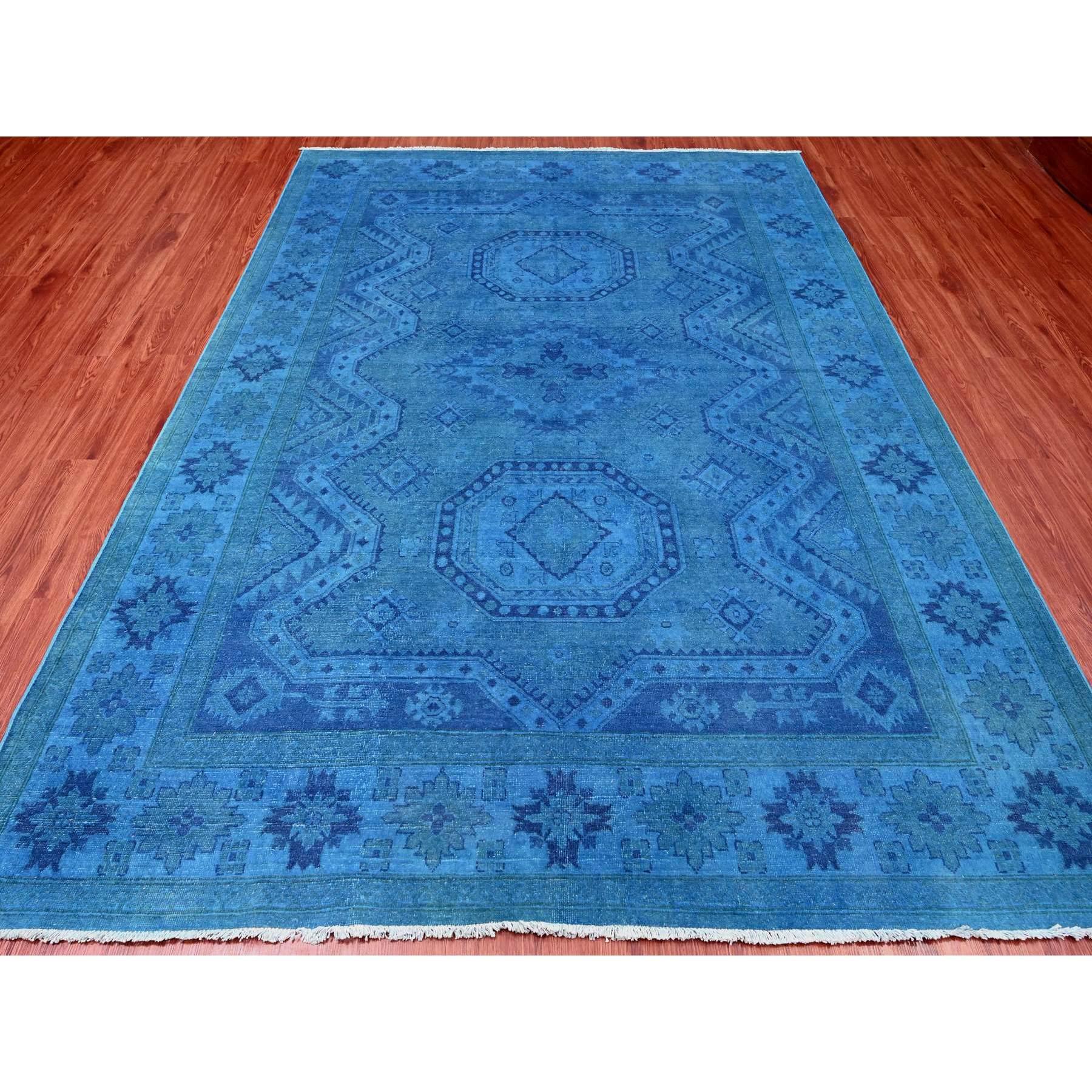 Bayern Azul, Anudada a Mano, Kazak Sobreteñida con Diseño de Medallón Geométrico, 100% Lana, Alfombra Oriental
Materiales primarios: Lana
Látex: Sin pelo 
altura: 0,25 Pulgadas
Estilo: Tradicional
Color principal: Azul
Colores secundarios: